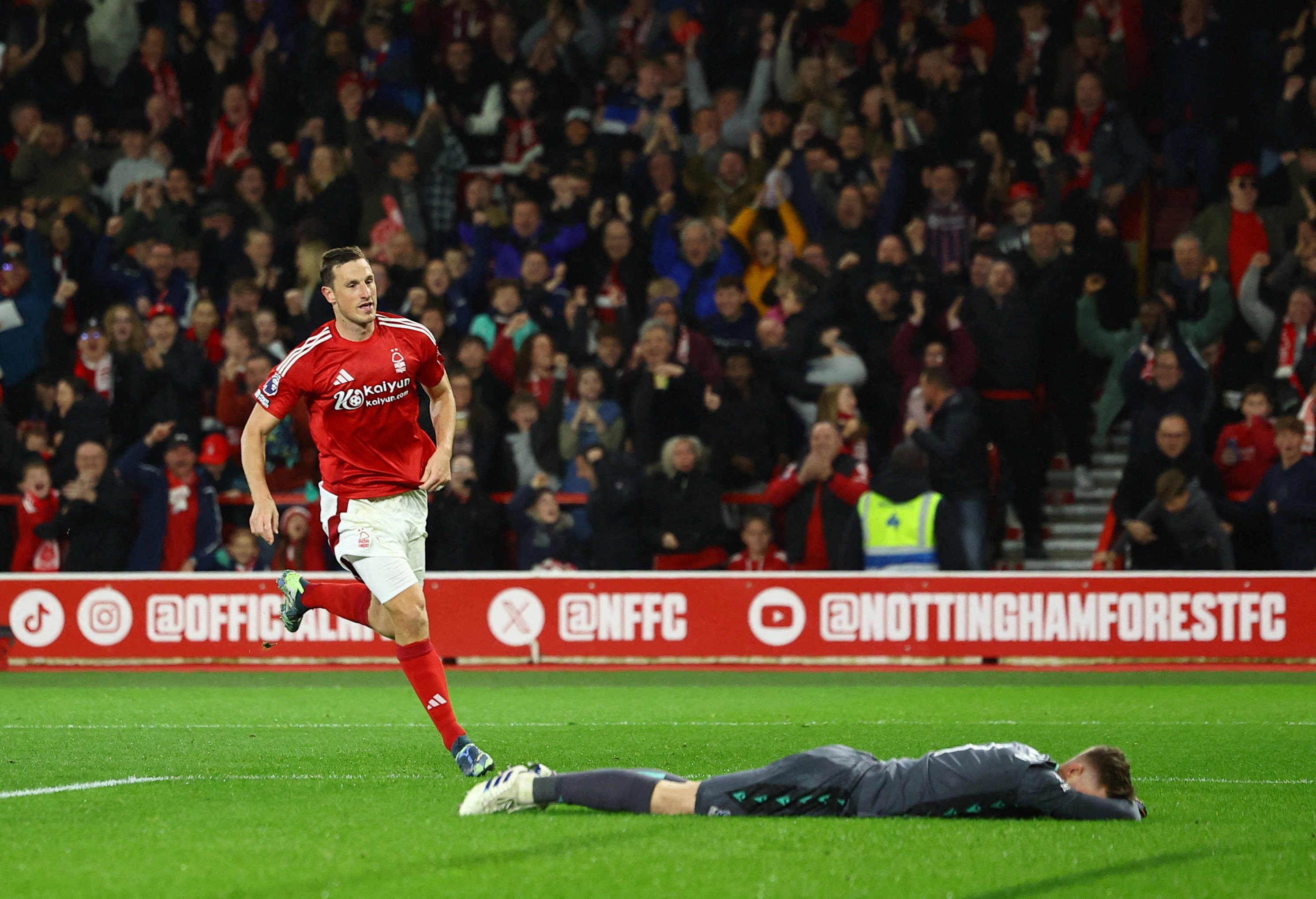 Nottingham Forest’s Chris Wood celebrates scoring as Crystal Palace’s Dean Henderson hopes the ground will swallow him up. Photo: Reuters