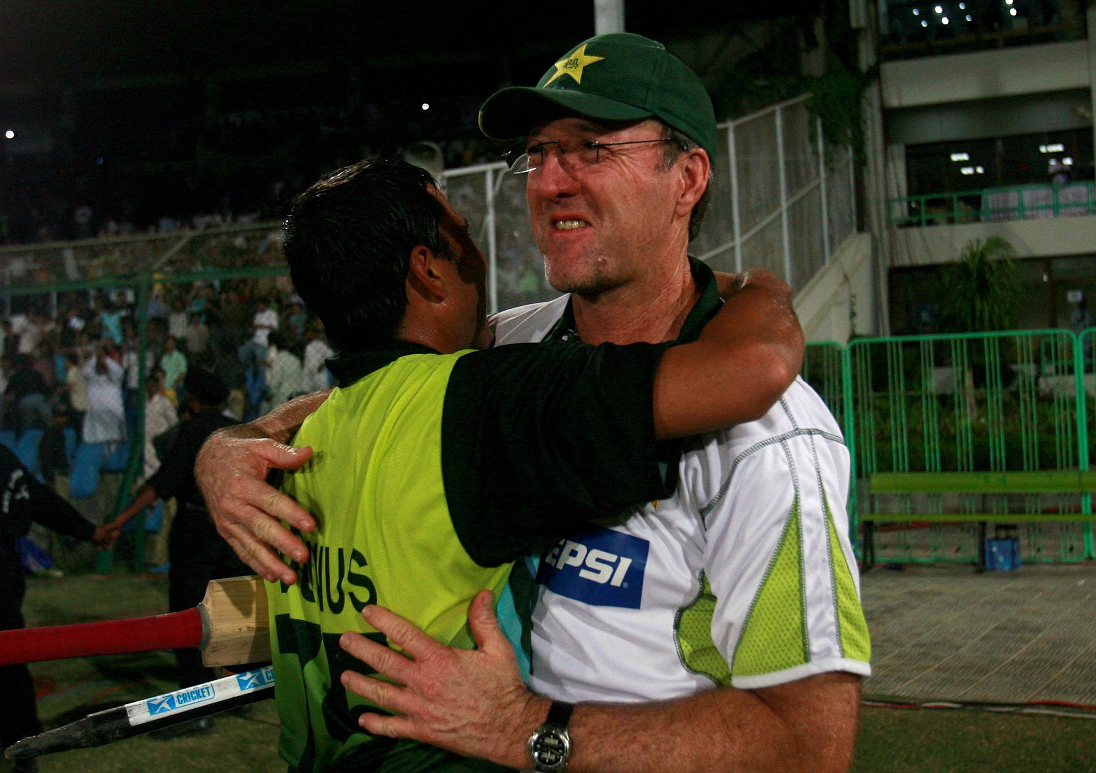 Geoff Lawson (right) hugged by teammate Younis Khan after their victory against India during the ninth Asia Cup one-day tournament in Karachi in 2008. Photo: Reuters