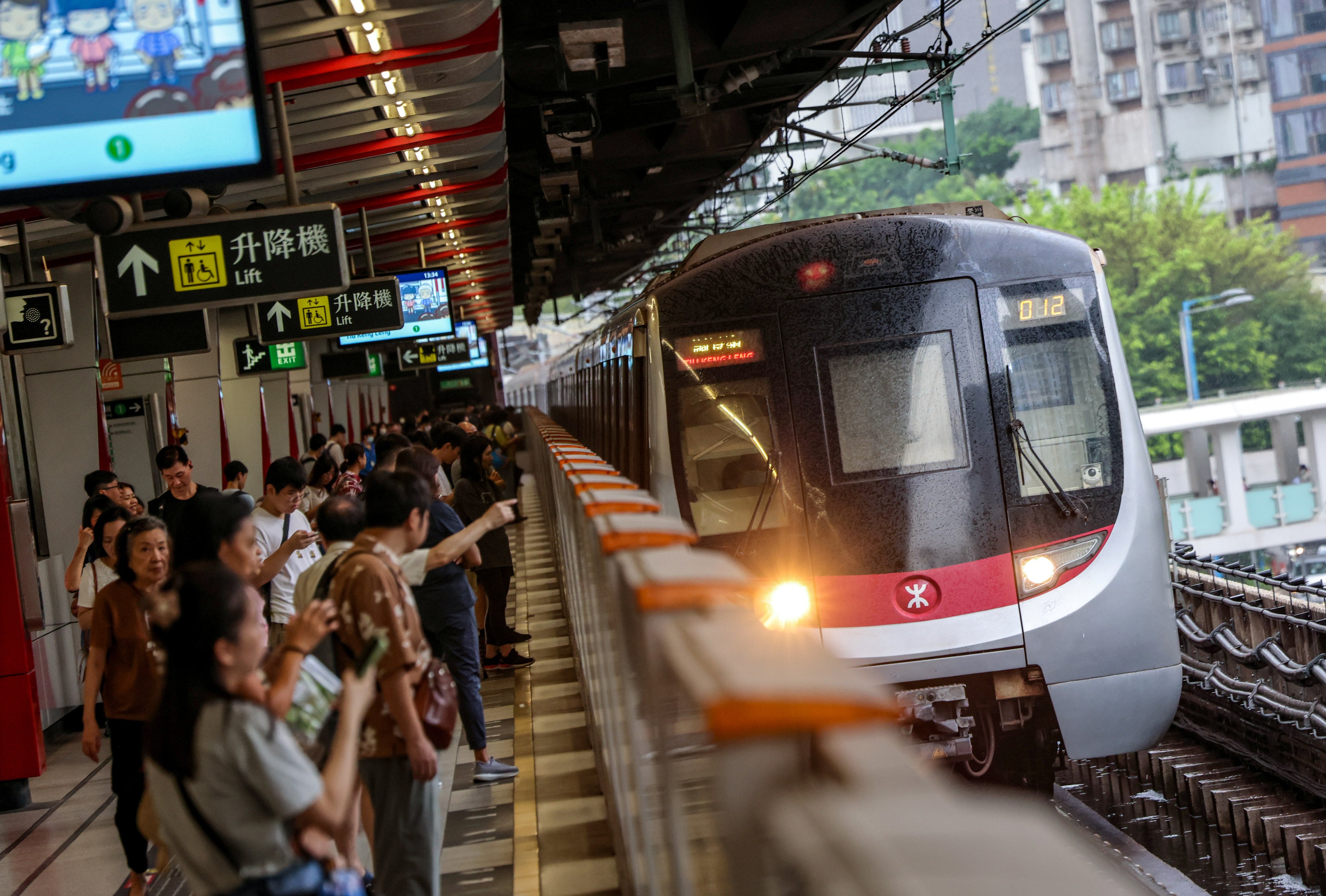 An MTR train approaches the Kowloon Bay station, on August 15. Photo: Jelly Tse