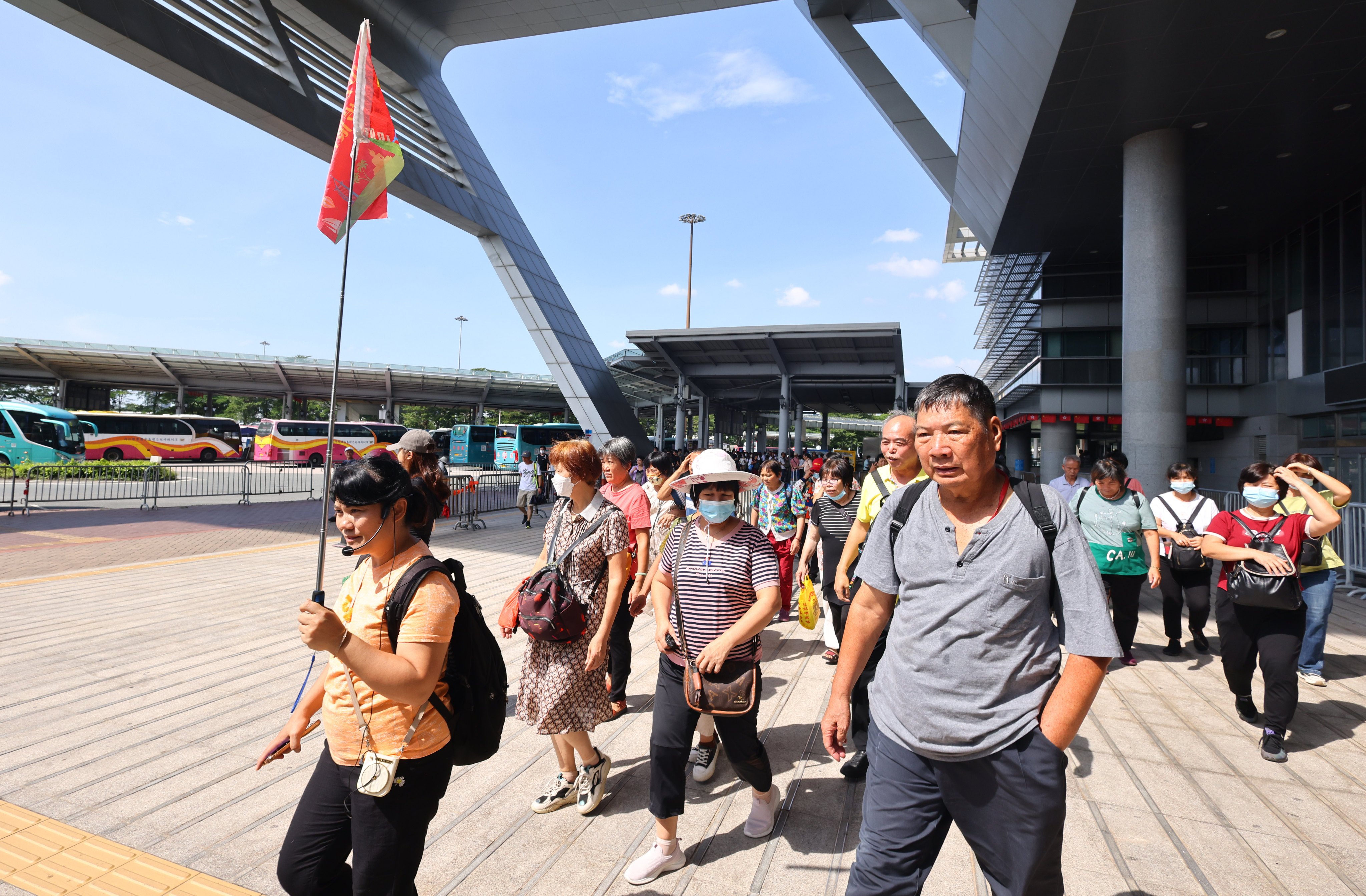 Tour groups from the mainland head for Hong Kong from the Shenzhen Bay Port on October 1. Photo: Dickson Lee