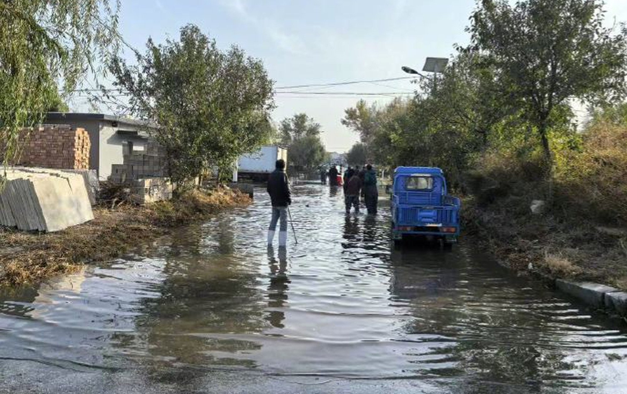 In some areas, water levels quickly rose by 1 meter. Photo SCMP