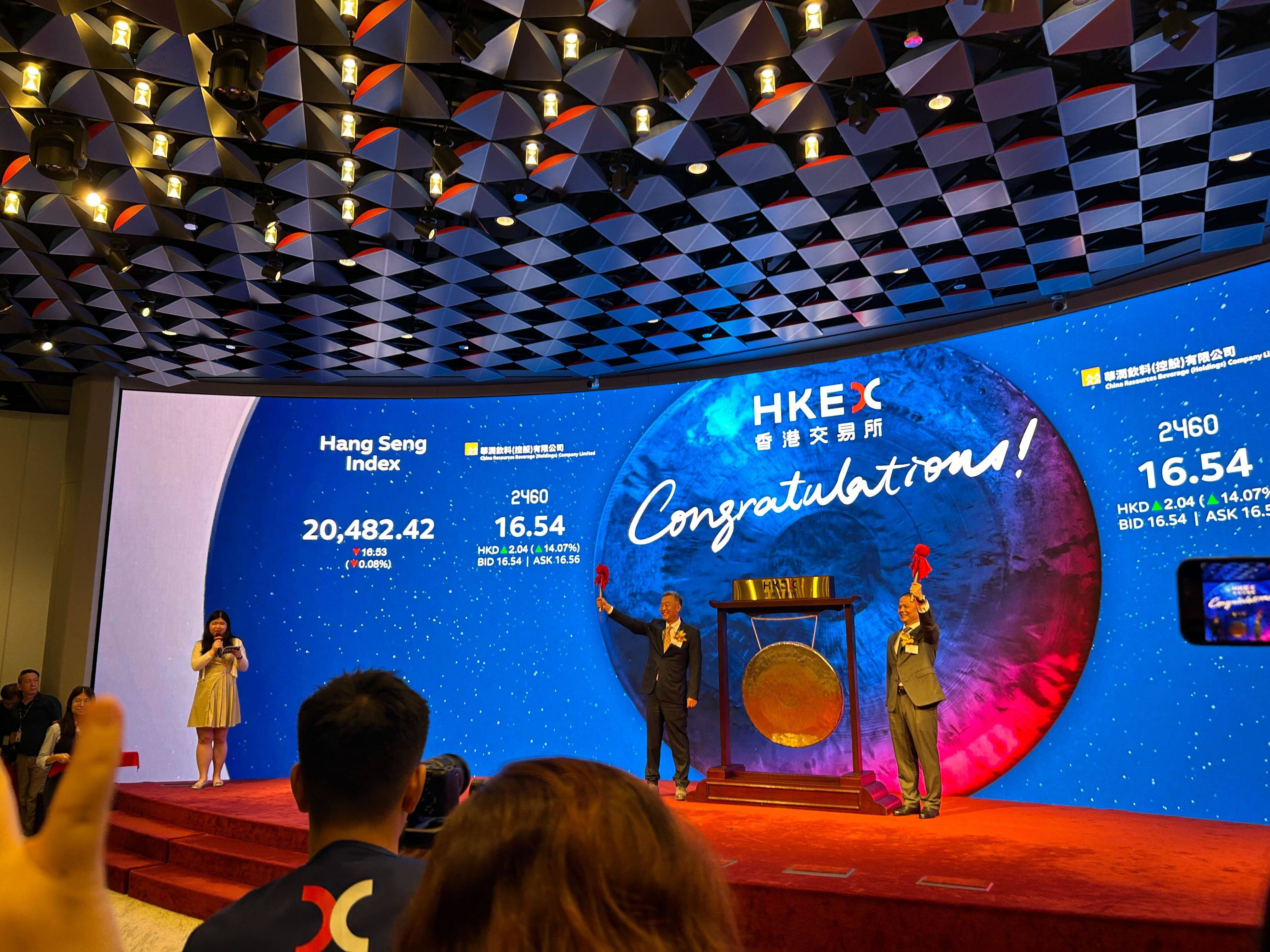 Executives of China Resources Beverage (Holdings) Company at the bottler’s trading debut in Hong Kong on October 23, 2024: Wang Xiangming, chairman of the parent company China Resources Group (left), and Zhang Weitong, chairman of the bottler (right). Photo: Mia Castagnone