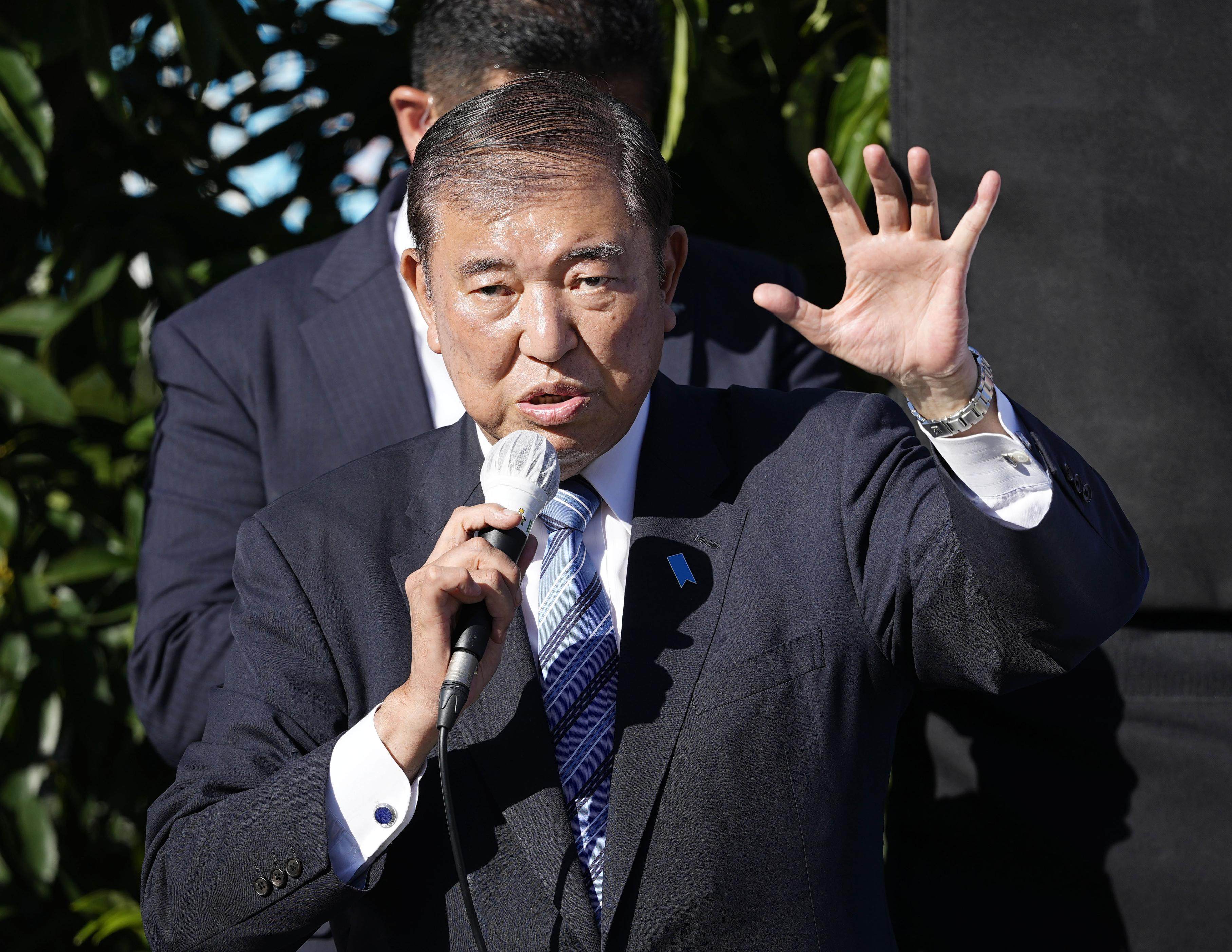 Japanese Prime Minister Shigeru Ishiba, head of the ruling Liberal Democratic Party, makes a stump speech in Takatsuki, Osaka prefecture, on October 21. Photo: Kyodo