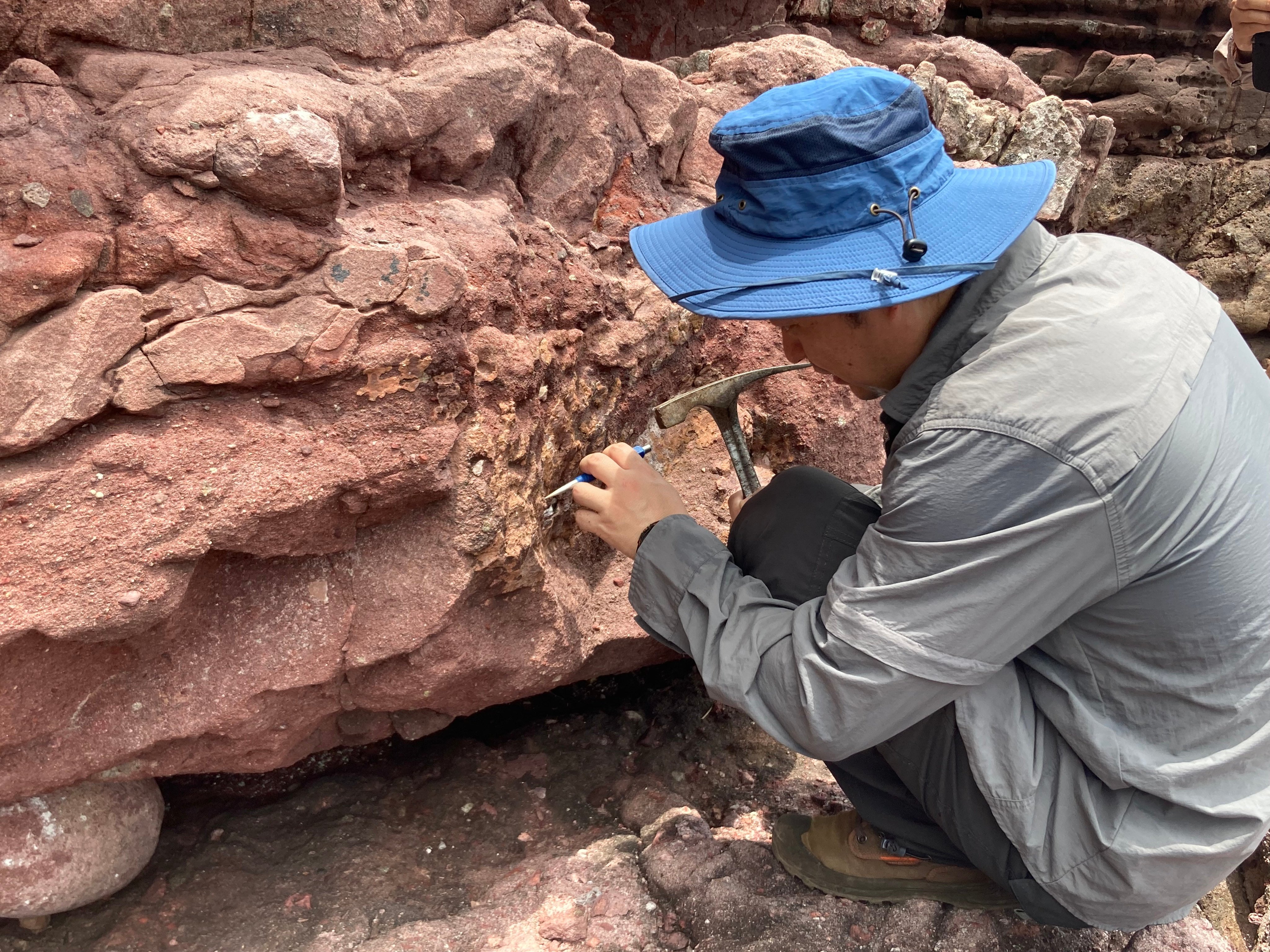 An expert collect the samples. Photo: Antiquities and Monuments Office