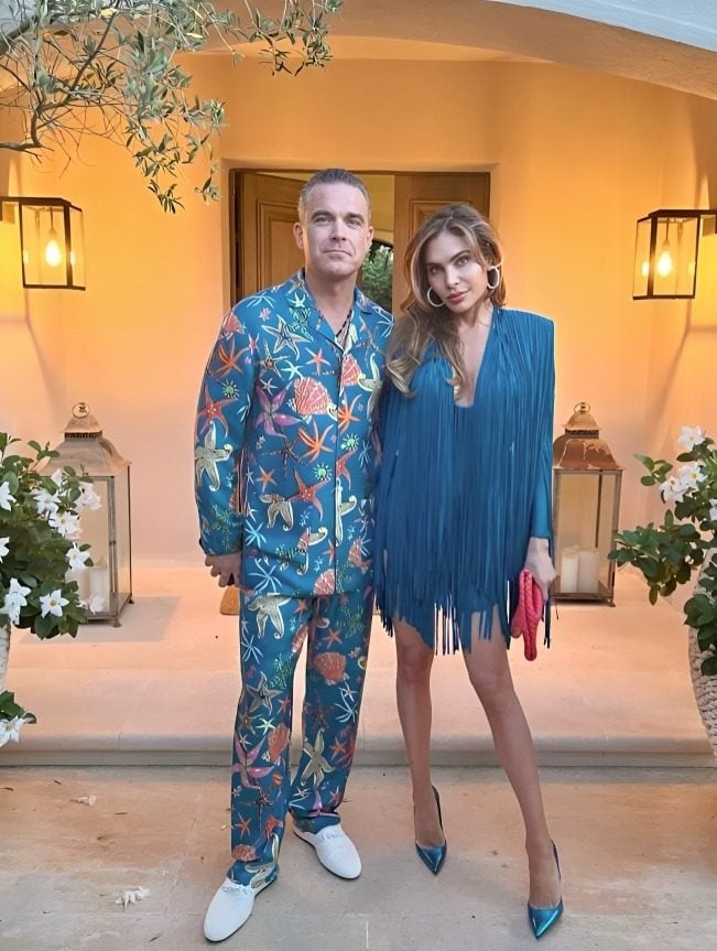 Meet Robbie Williams’ wife, Ayda Field. Photo: @aydafieldwilliams/Instagram