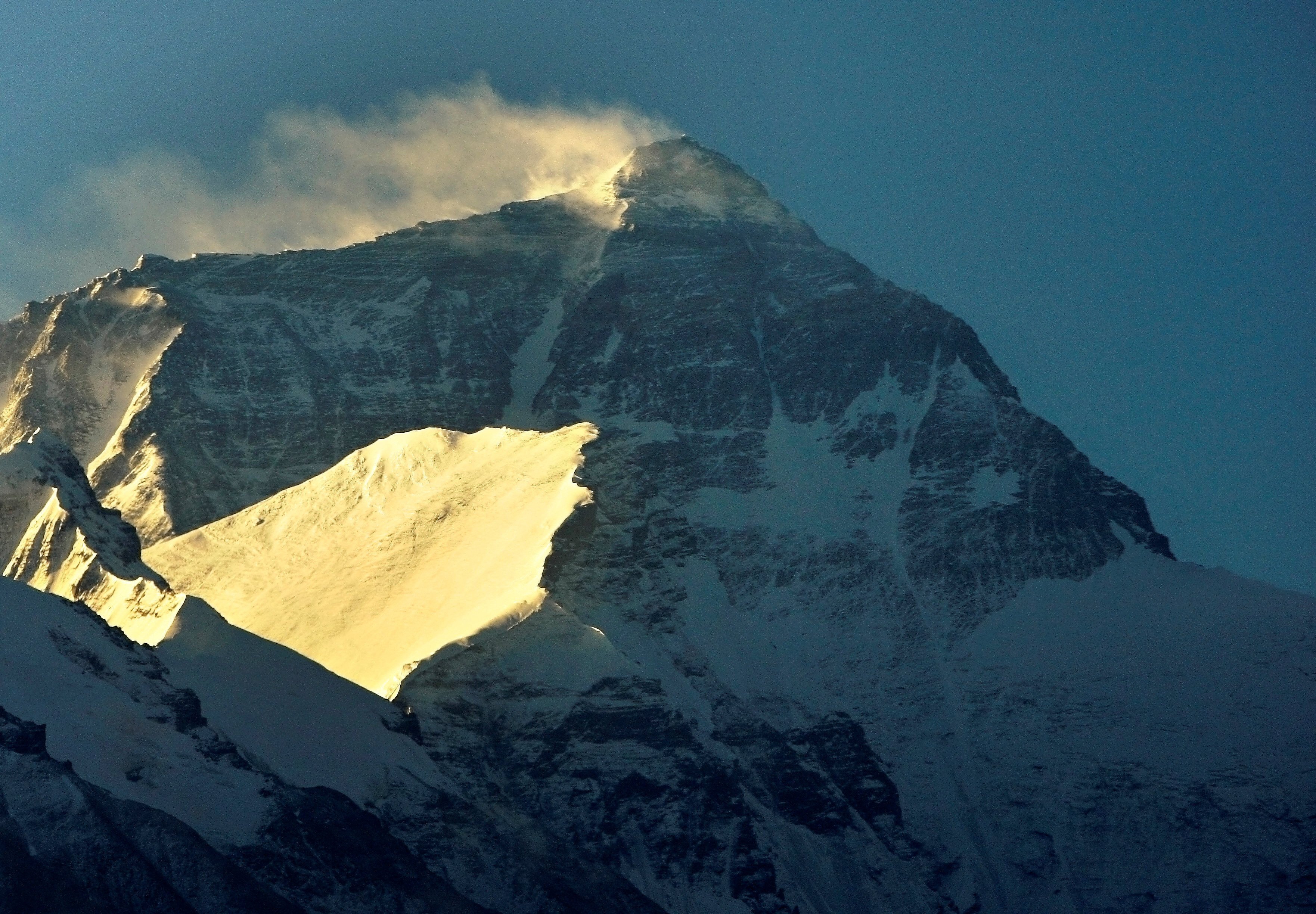 Mount Everest continues to rise as river merger boosts its height by up to 50 metres (164 feet). Photo: Reuters