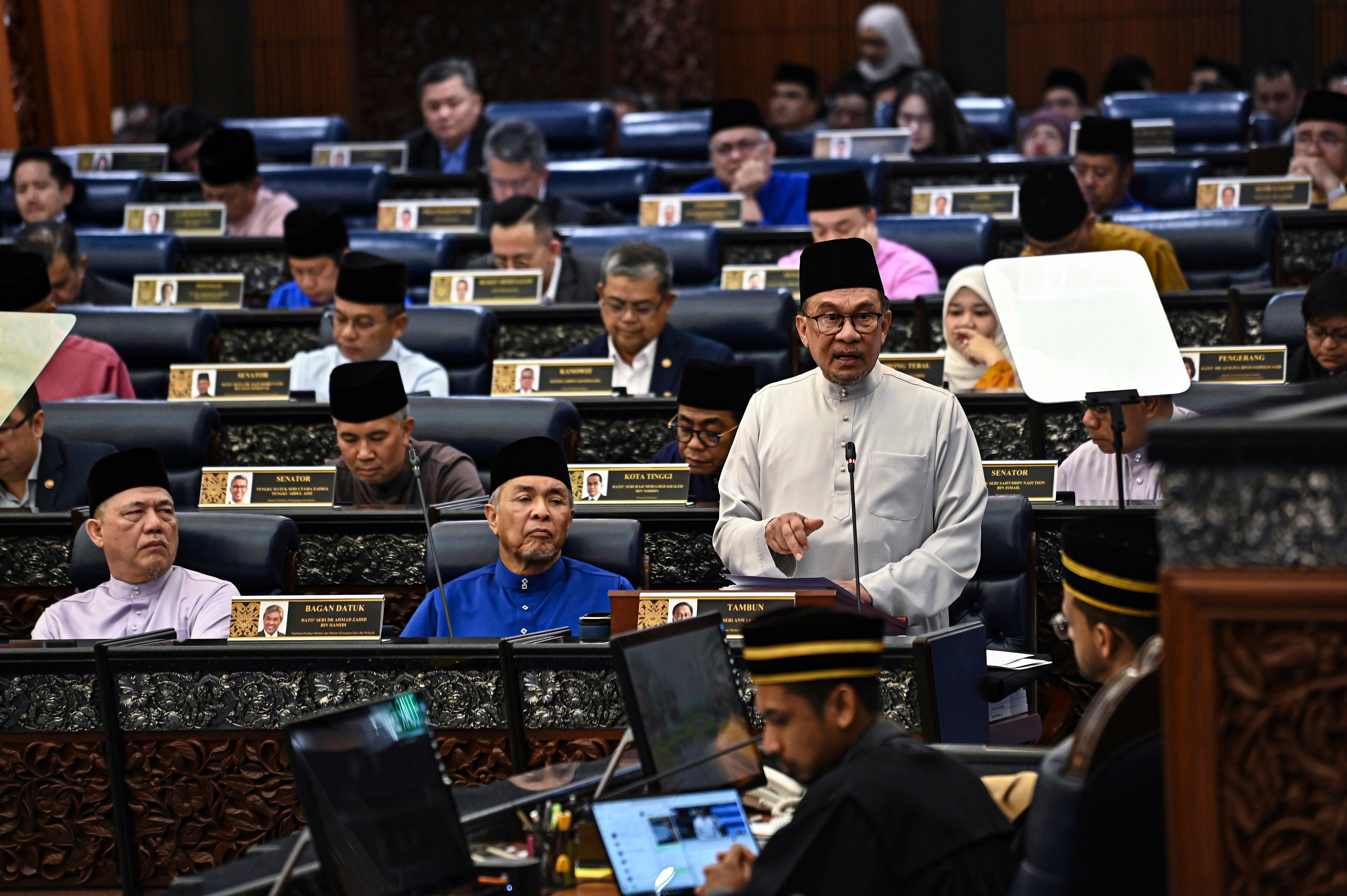 Malaysia’s Prime Minister Anwar Ibrahim (right) delivers the 2025 budget speech at parliament in Kuala Lumpur on October 18. Photo: Malaysia Department of Information via AP