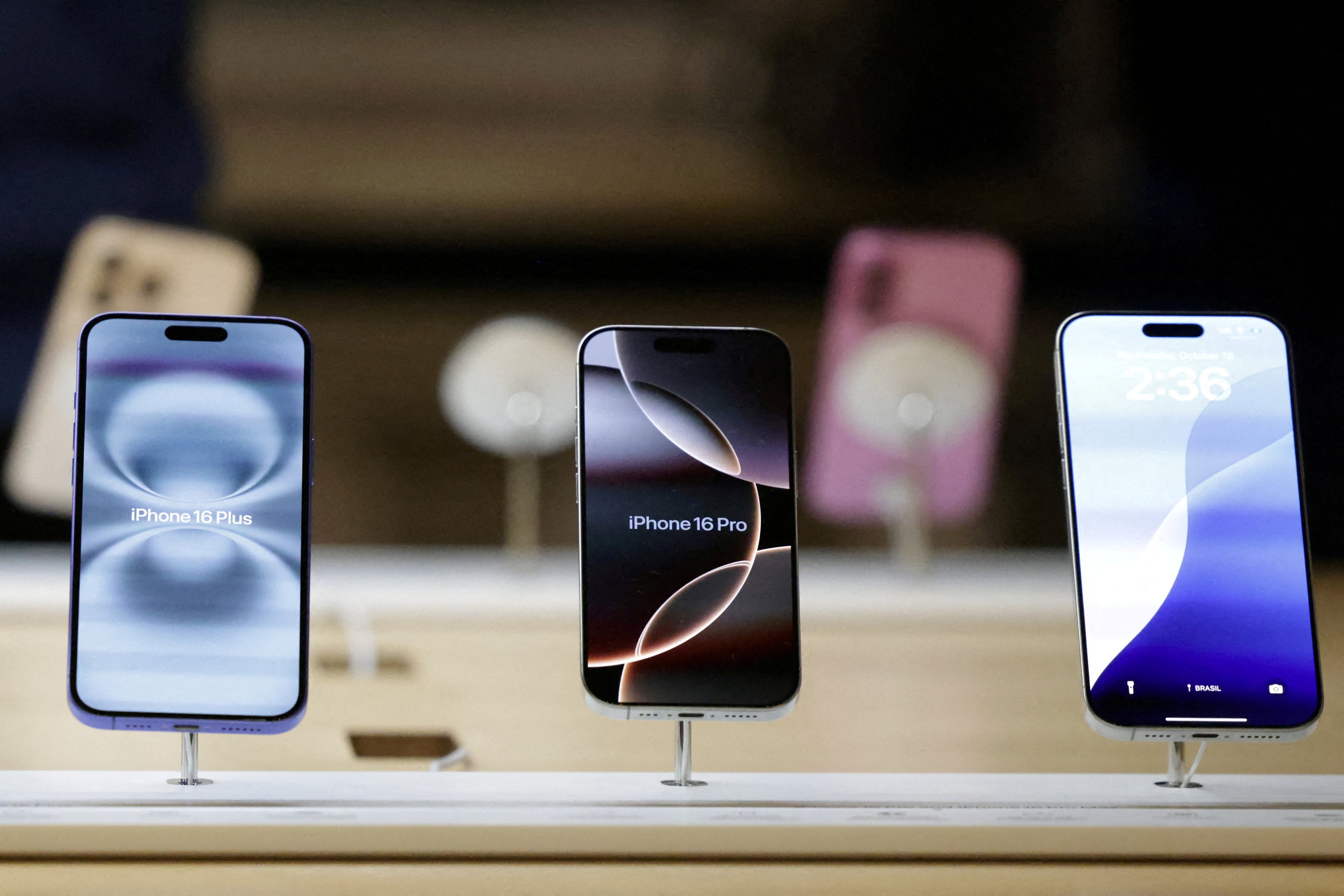 Apple’s latest iPhones displayed at an Apple Store at Grand Central Terminal in New York City on October 16. Photo: Reuters