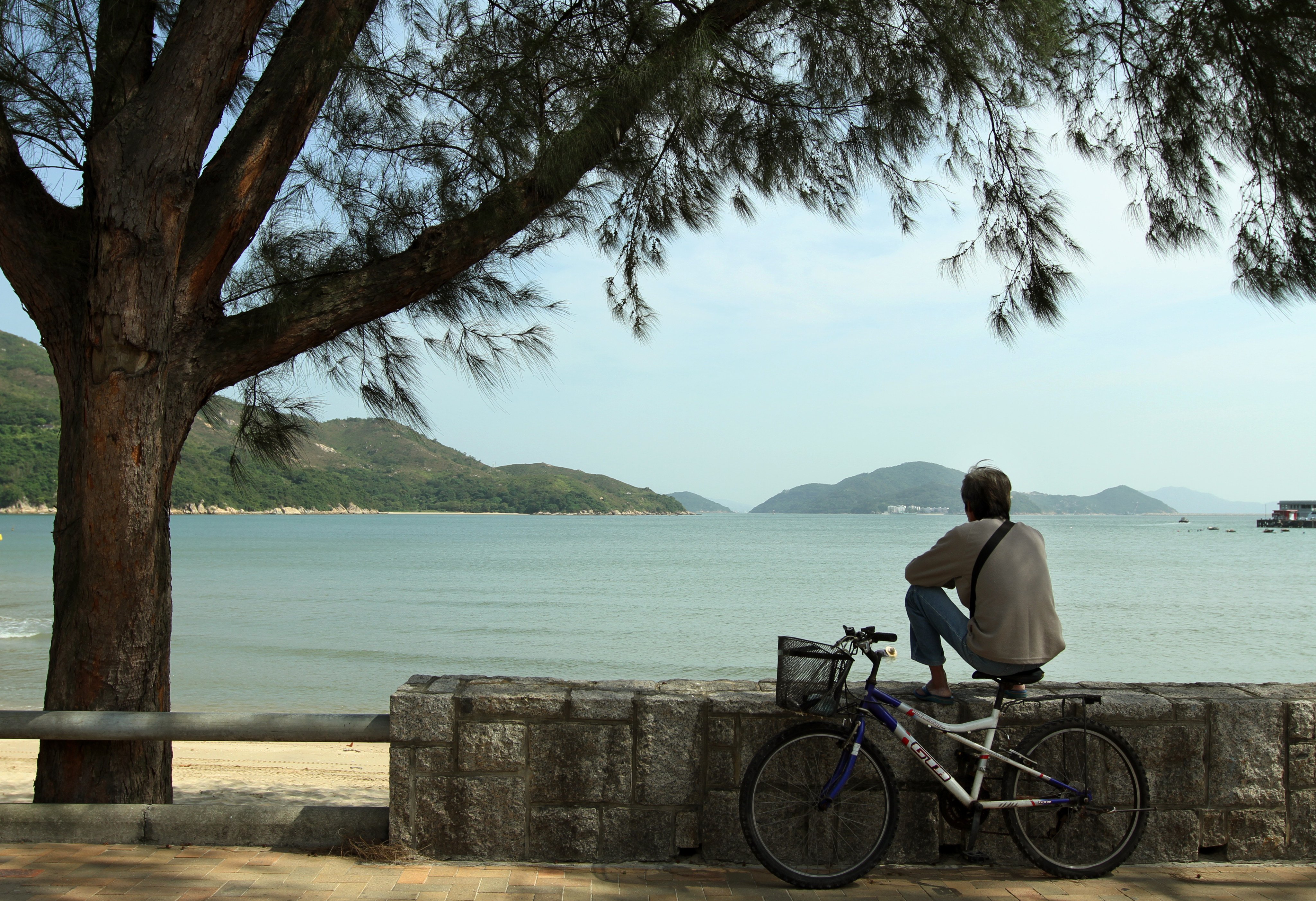 A view of Silvermine Bay in Mui Wo in 2009. The government proposes building a long tunnel across Lantau, from north to south, with the tunnel entrance at Silvermine Bay Beach in Mui Wo. Photo: SCMP Pictures
