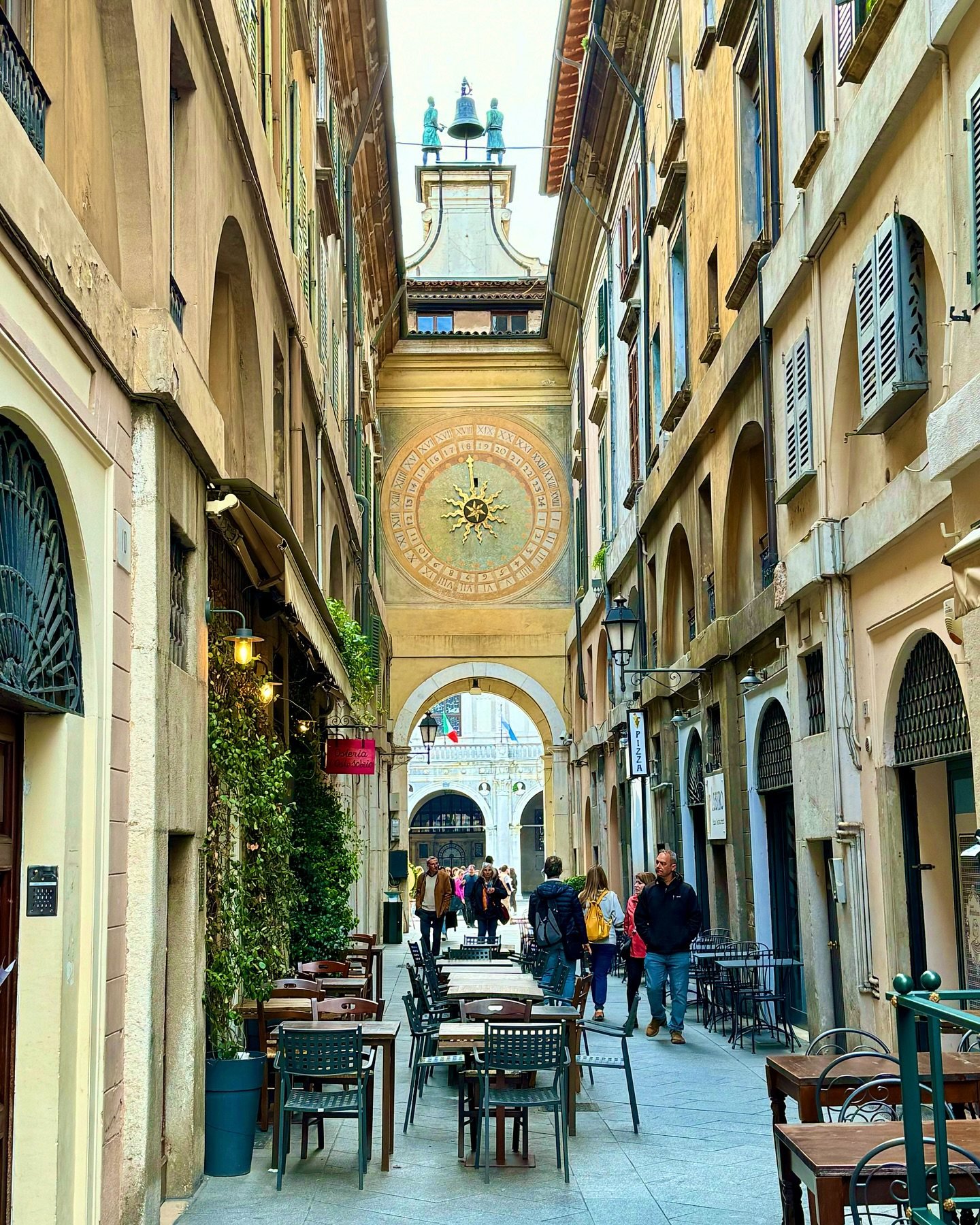 Brescia, in Italy, isn’t as crowded as Venice and Milan. This is what interests tourists looking to get off the beaten track as part of the JOMO (joy of missing out) travel trend. Photo: Instagram/@crisnavespelomundo