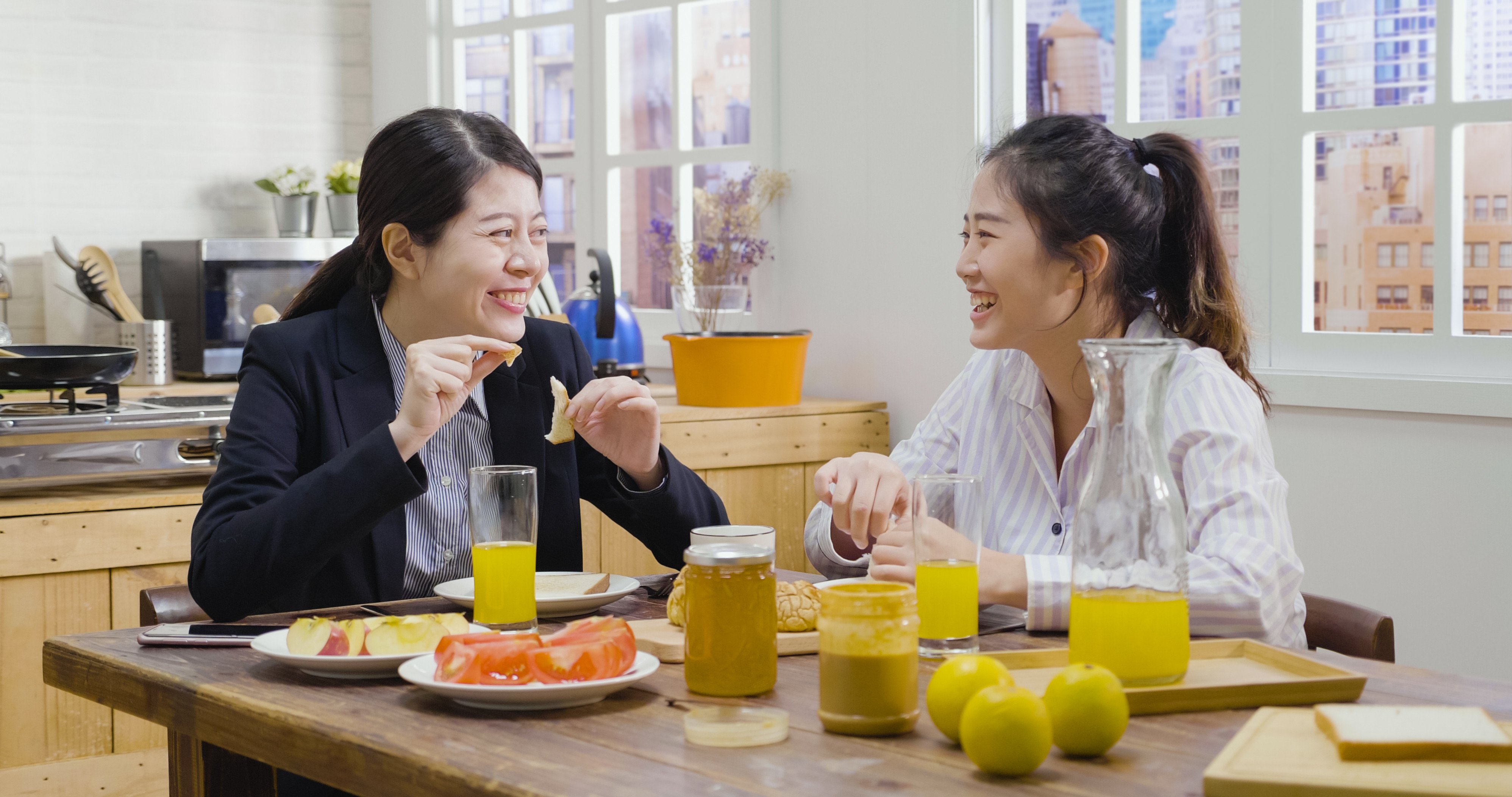 Social connections provide support, reduce feelings of loneliness, and promote a sense of belonging, which all help us feel happier. You can strengthen social connections through acts of kindness, a psychologist says. Photo: Shutterstock