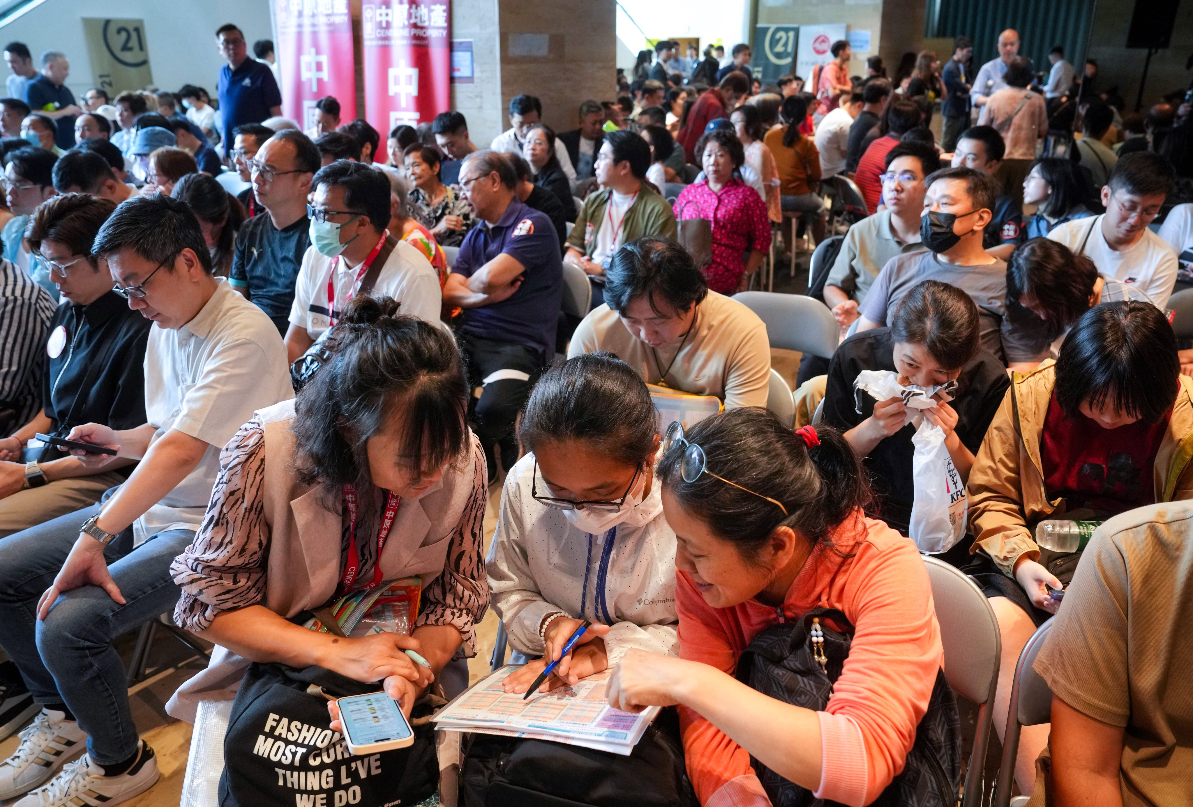 Property agents and buyers gather at Chinachem’s sales office for a chance to buy flats in Echo House on Sunday. Photo: Elson Li