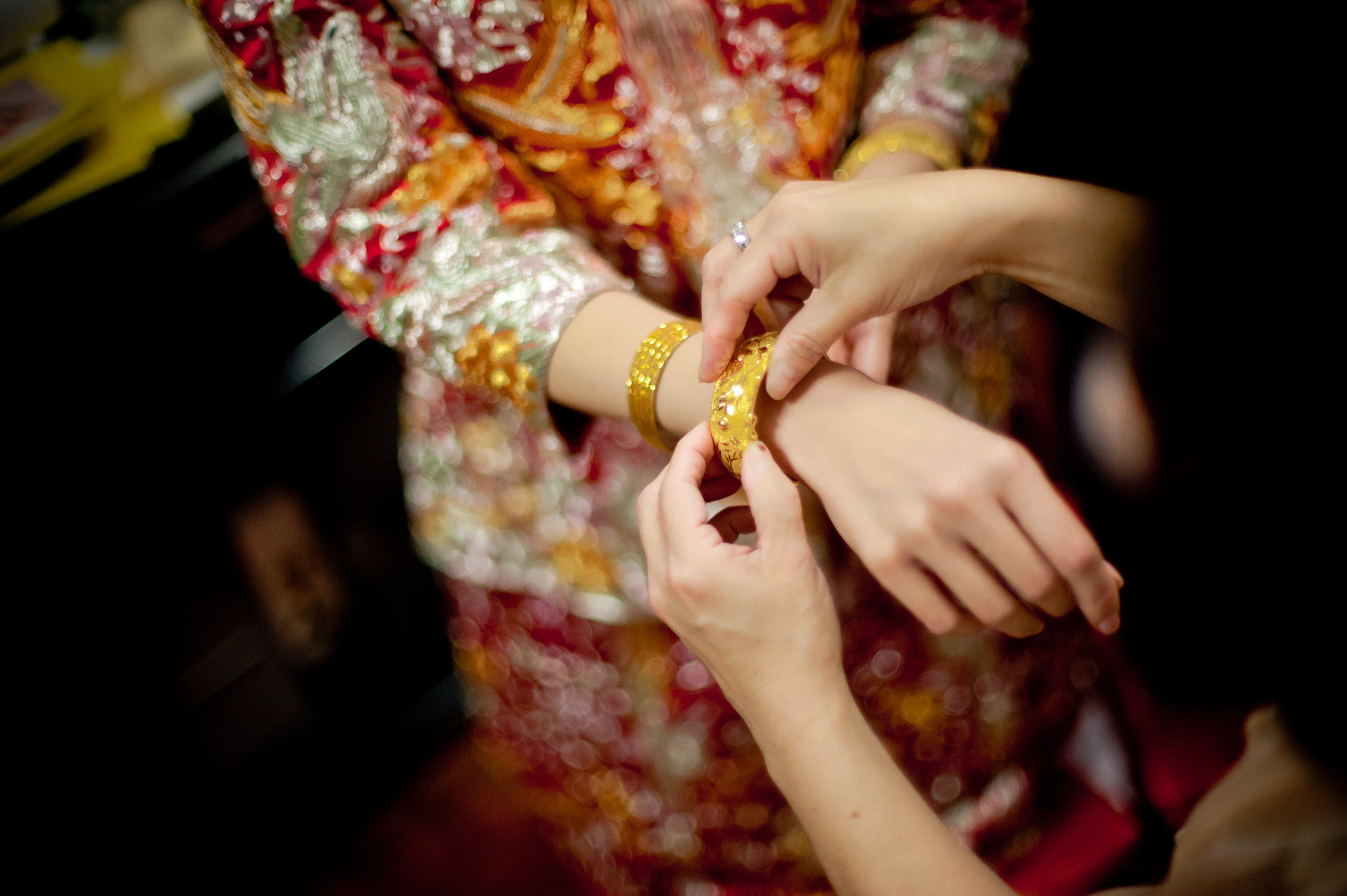 Chinese weddings traditions involve giving lots of gold jewellery to the bride, who should wear as much as possible on her wedding day. Photo: Getty Images