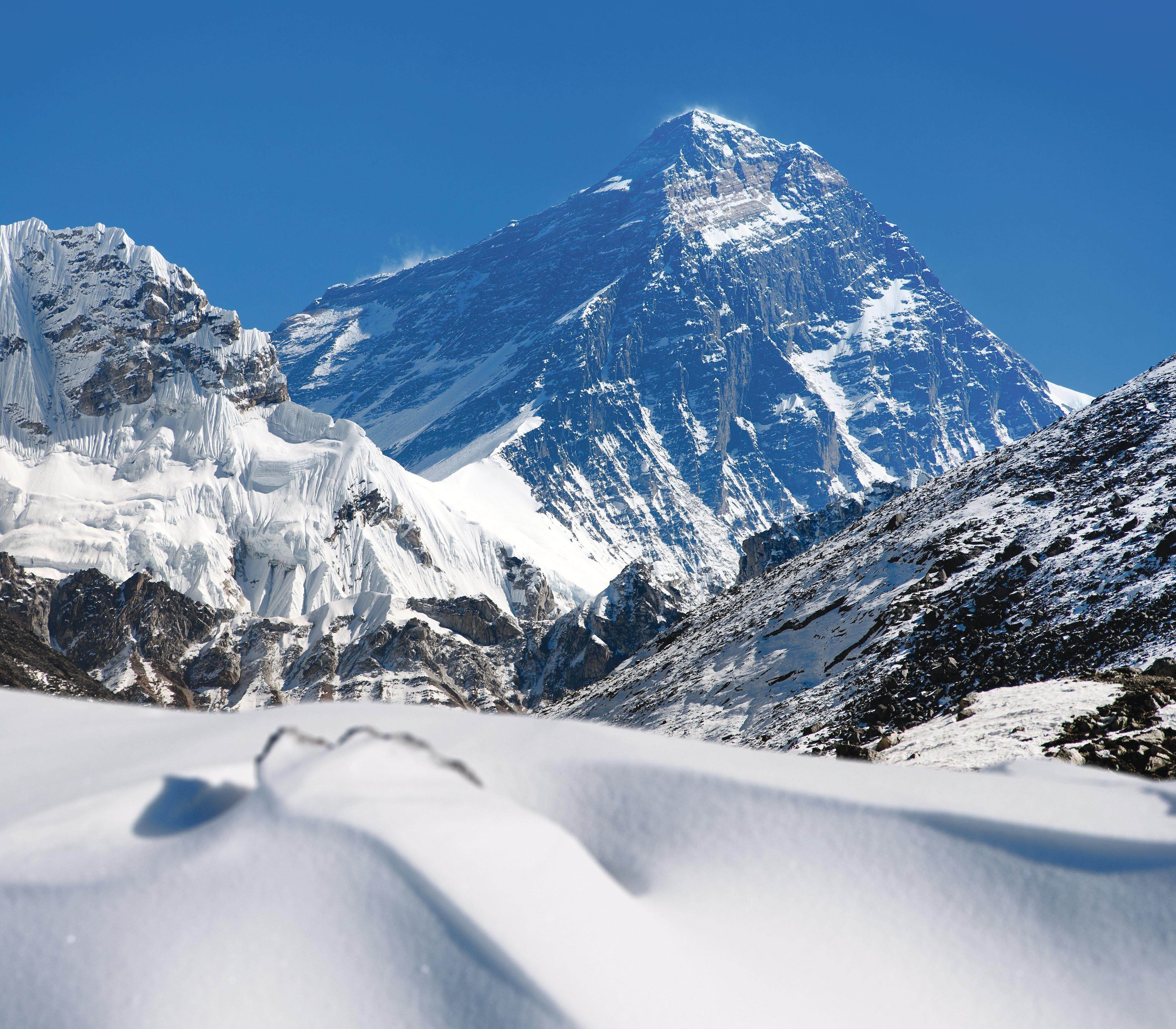 Mount Everest’s surprising growth is linked to an ancient river merger, scientists say. Photo: Shutterstock 