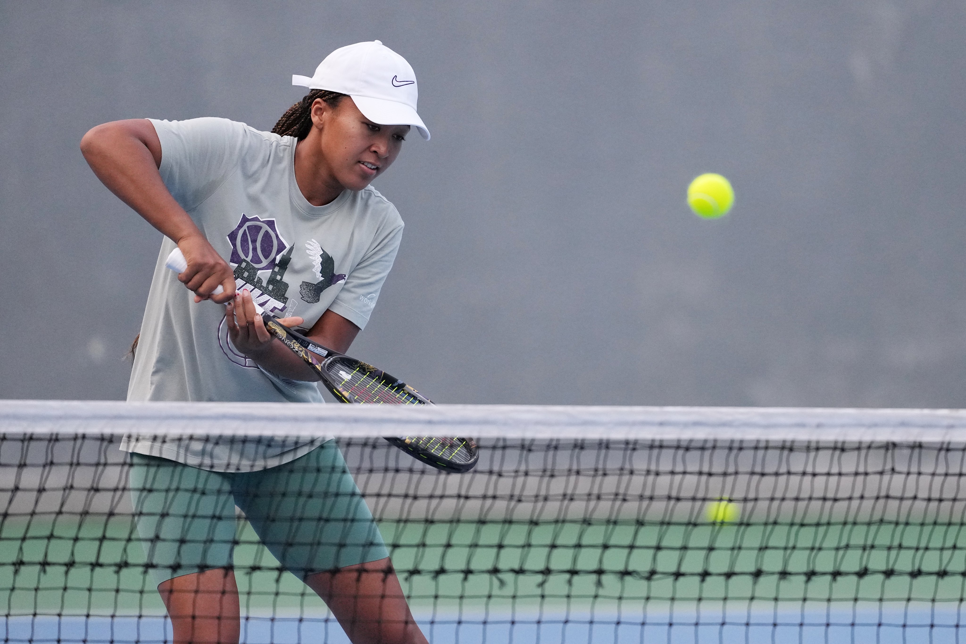 The four-time grand slam winner Naomi Osaka trains with some young player in Causeway Bay. Photo: Elson Li