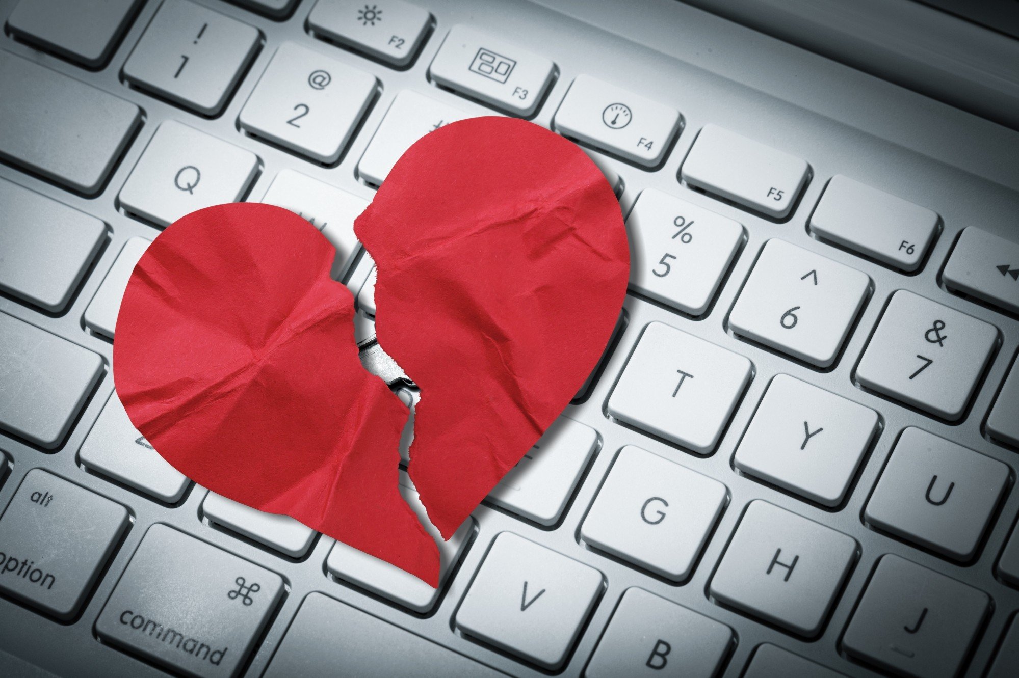 Dating sites prove popular among scammers, who “weaponise identity data at scale”, according to TransUnion. Photo: Shutterstock