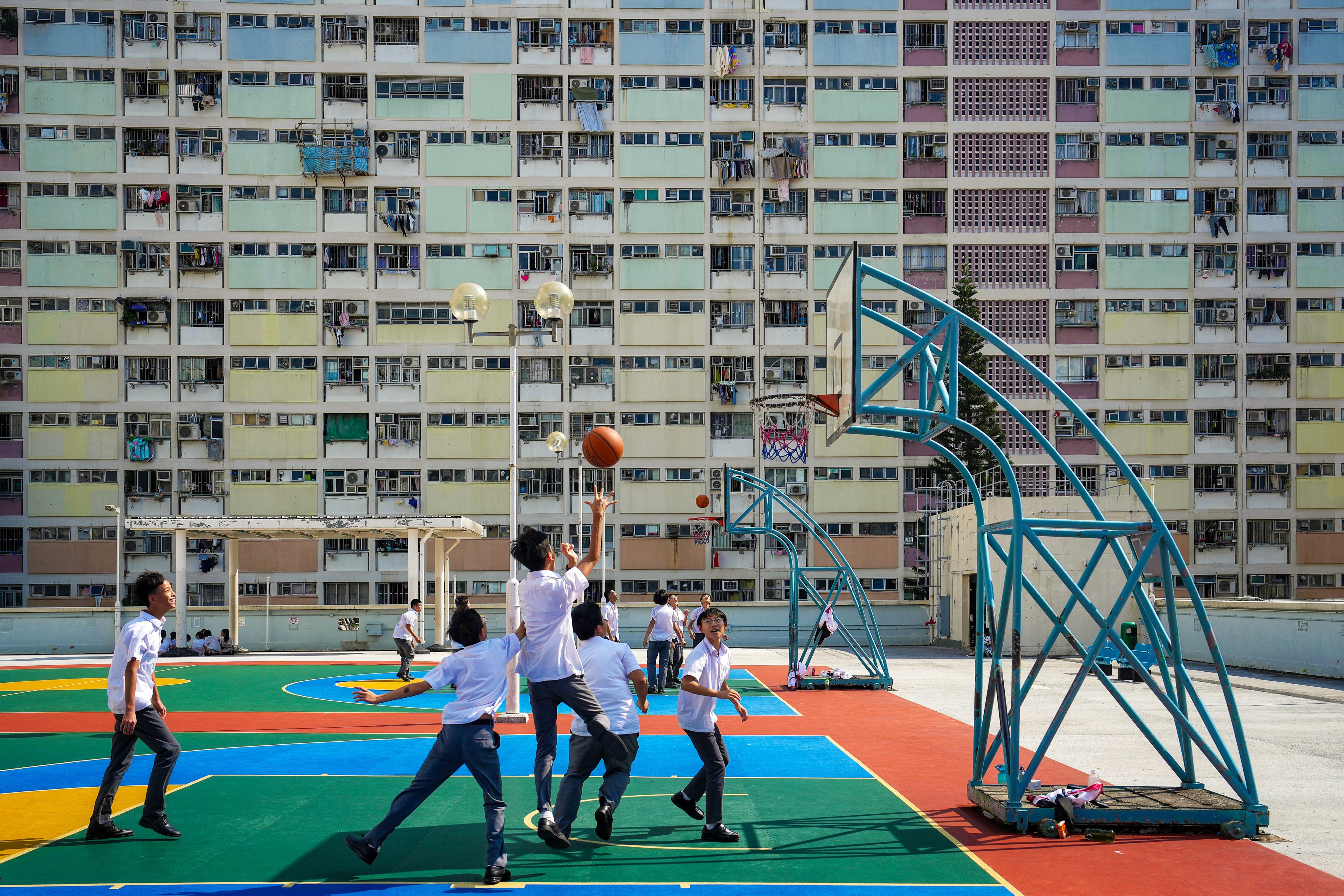 The estate is home to about 7,400 households in 11 seven- to 20-storey buildings built between 1962 and 1964. Photo: Elson LI