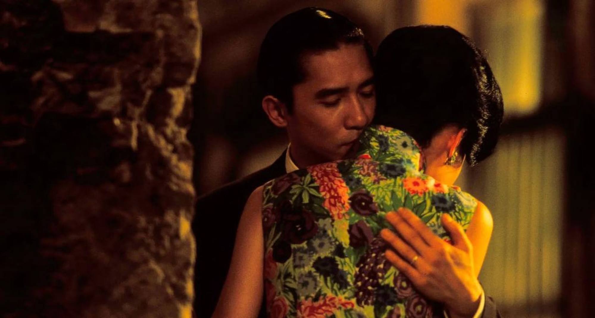 Tony Leung Chiu-wai is seen holding Maggie Cheung Man-yuk in Wong Kar-wai’s In the Mood for Love. Photo: Instagram/@wongkarwaimonamour