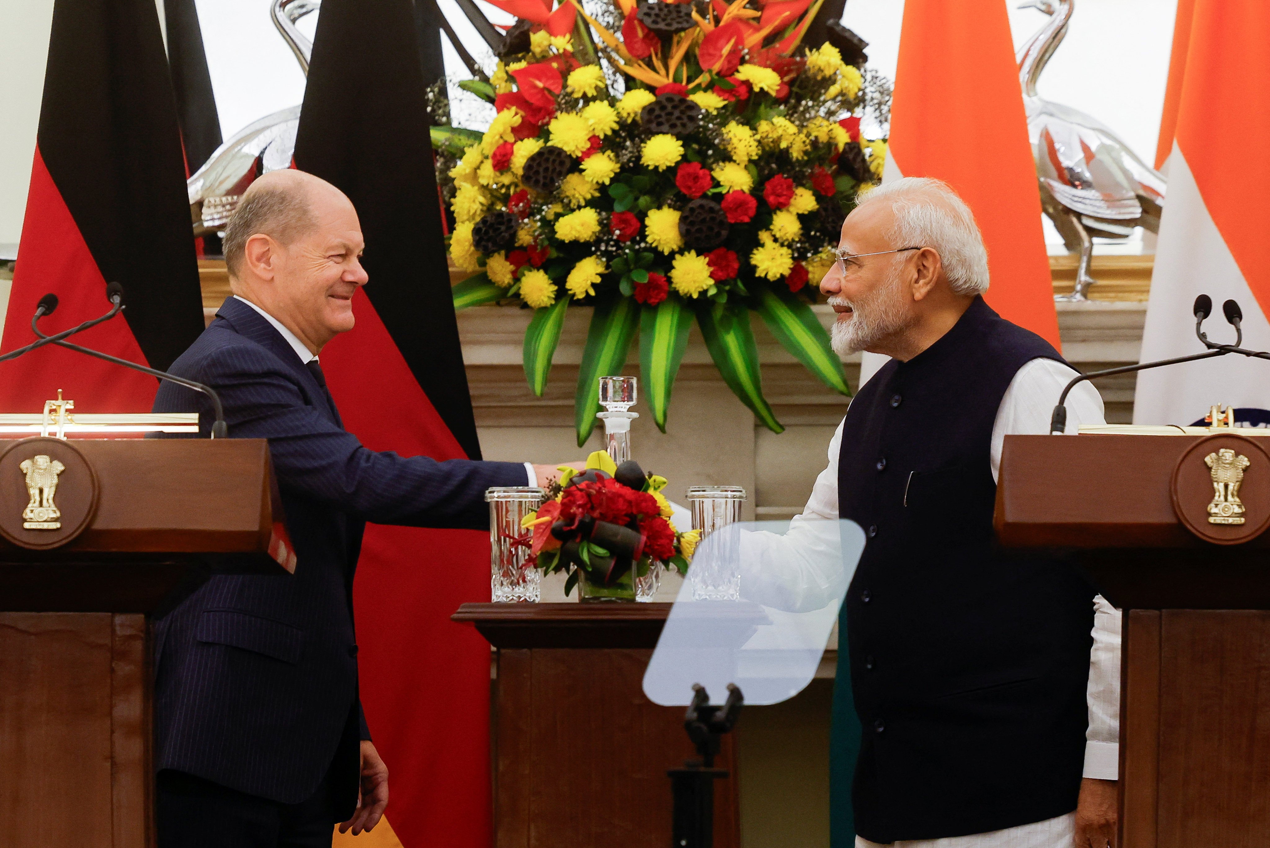 German Chancellor Olaf Scholz (left) and Indian Prime Minister Narendra Modi shake hands after their meeting at Hyderabad House in New Delhi, India, on October 25. Photo: Reuters 