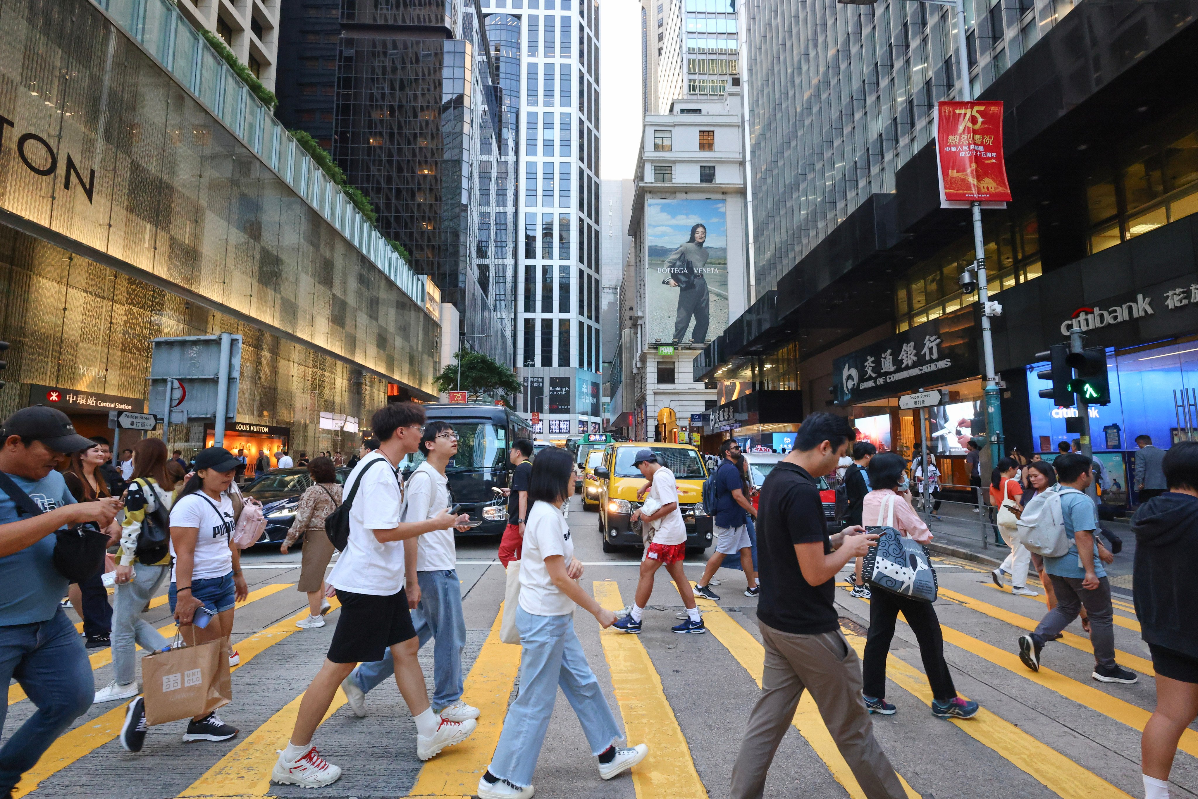 Pedestrians cross the street in Central. Photo: Dickson Lee