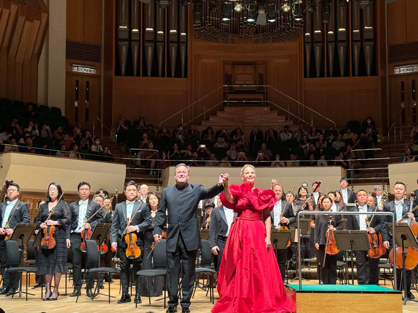 Elina Garanca,  Karel Mark Chichon and the Macao Orchestra on stage in Hong Kong. Photo: courtesy of LCSD