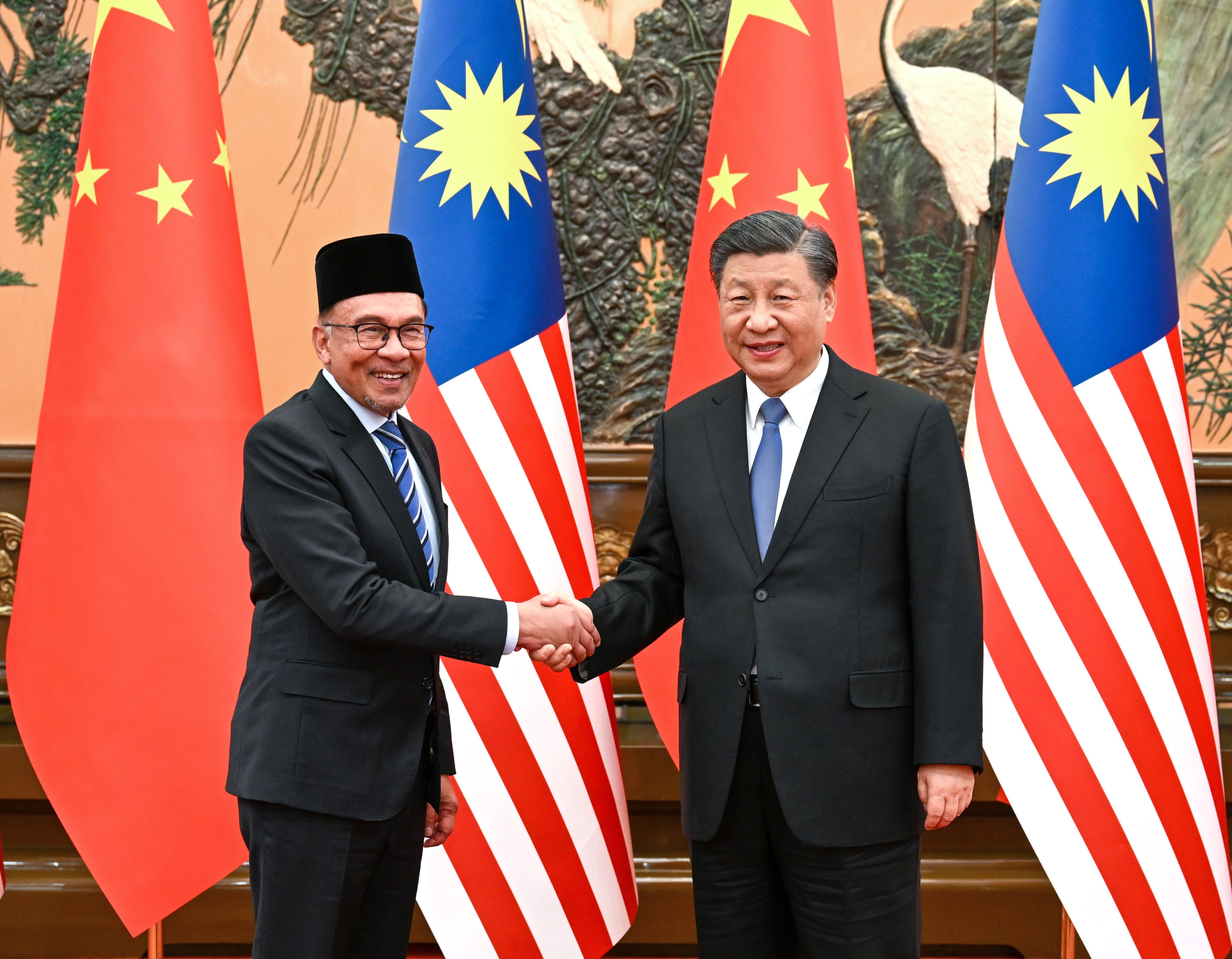 Chinese President Xi Jinping greets  visiting Malaysian Prime Minister Anwar Ibrahim, in Beijing in March 2023. Photo: Xinhua