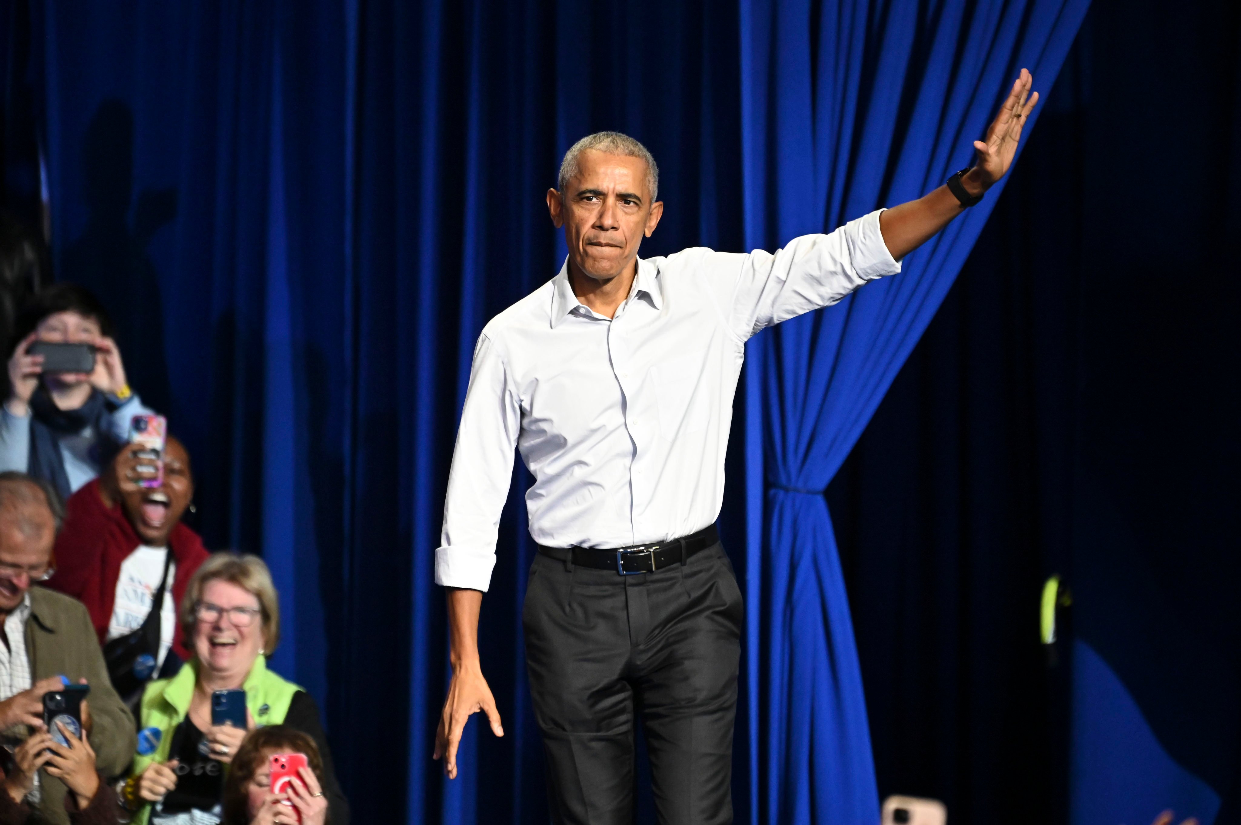 Former US president Barack Obama takes the stage at a campaign rally for Democratic presidential candidate Kamala Harris. Photo: dpa