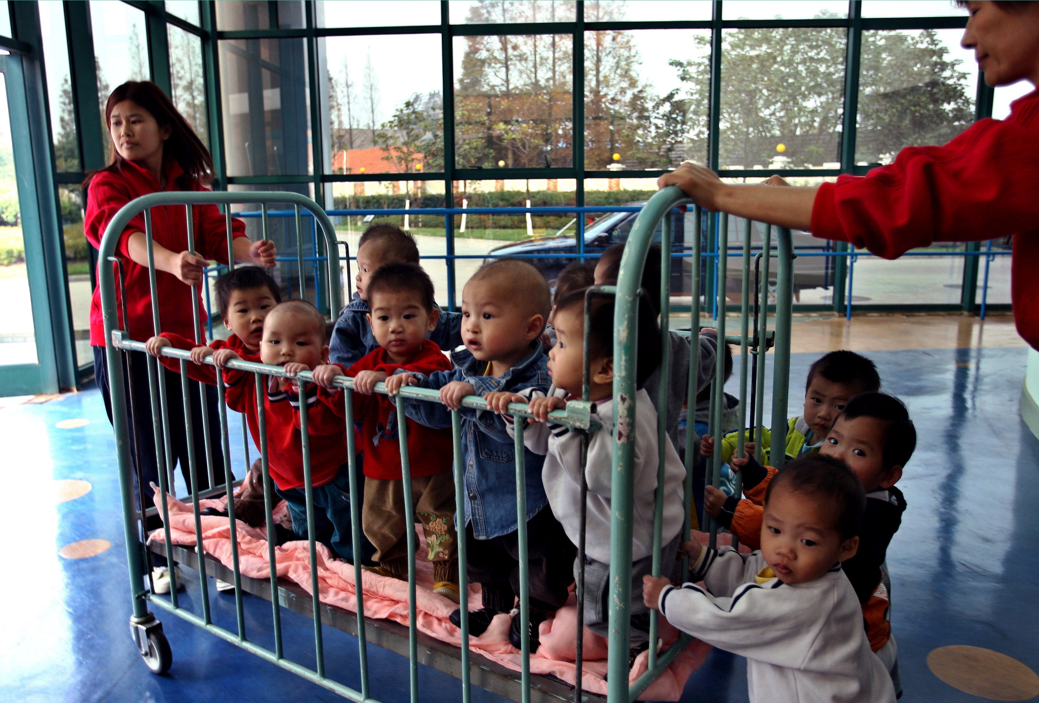 Toddlers are brought out for a walk at an orphanage in Shanghai on November 21, 2005. Beijing started to allow foreigners to adopt children from China in 1992. Photo: Reuters