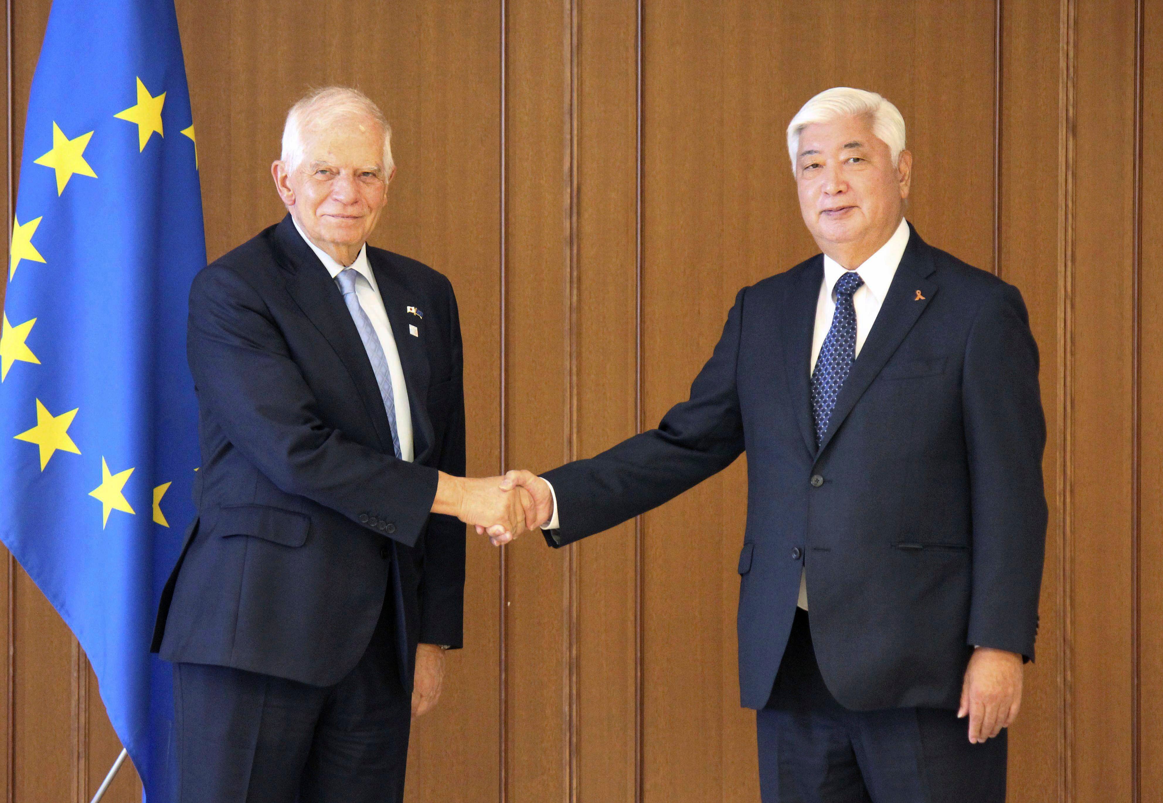 Japanese Defence Minister Gen Nakatani, right, shakes hands with EU foreign policy chief Josep Borrell in Tokyo on Friday. Photo: Kyodo News via AP