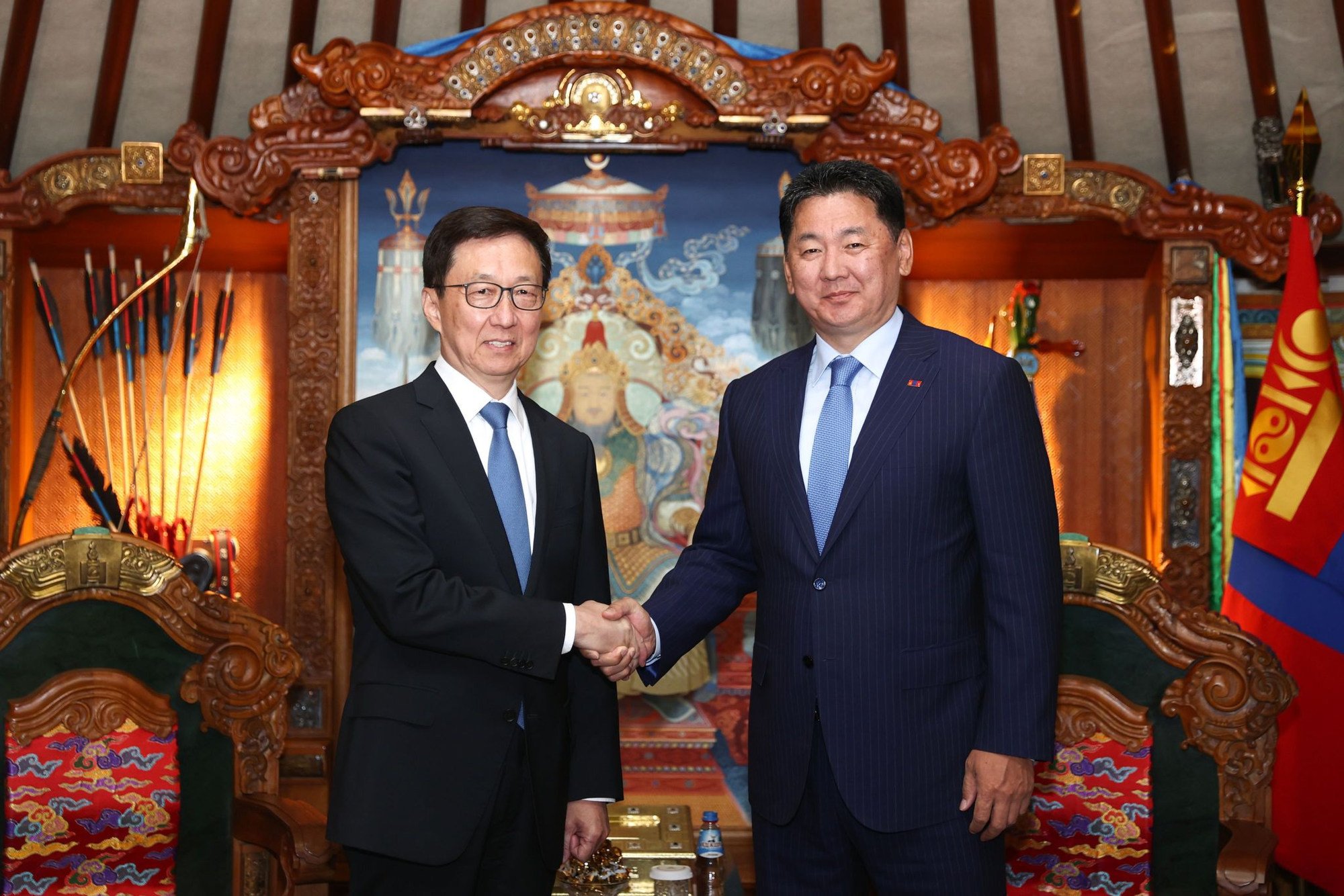 China’s Han Zheng (left) meets Mongolian President Ukhnaa Khurelsukh in Ulaanbaatar in September. Photo: Mongolian President office