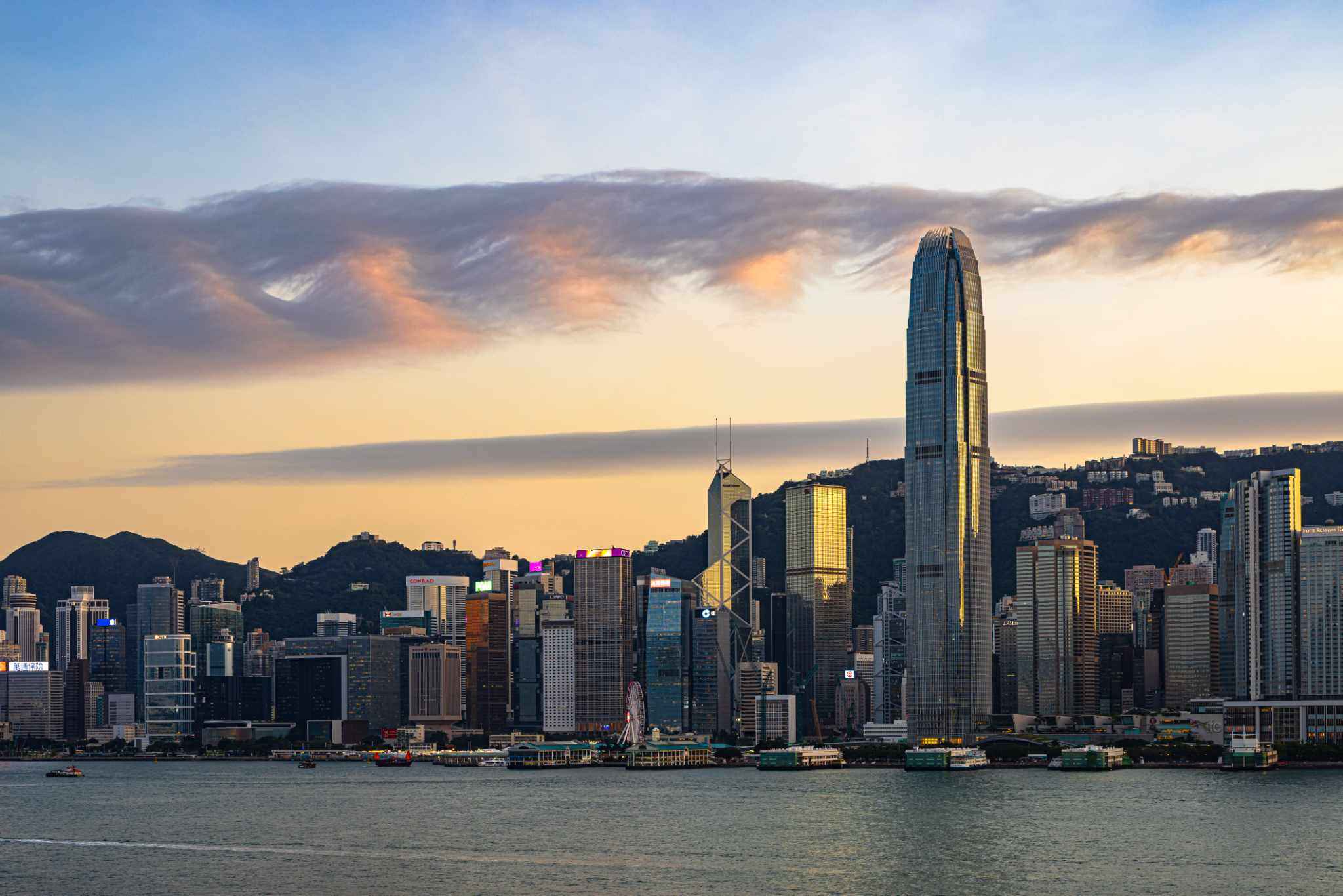 The fluctus cloud over Victoria Harbour on October 24. Photo: HKO/ Frederick Lau