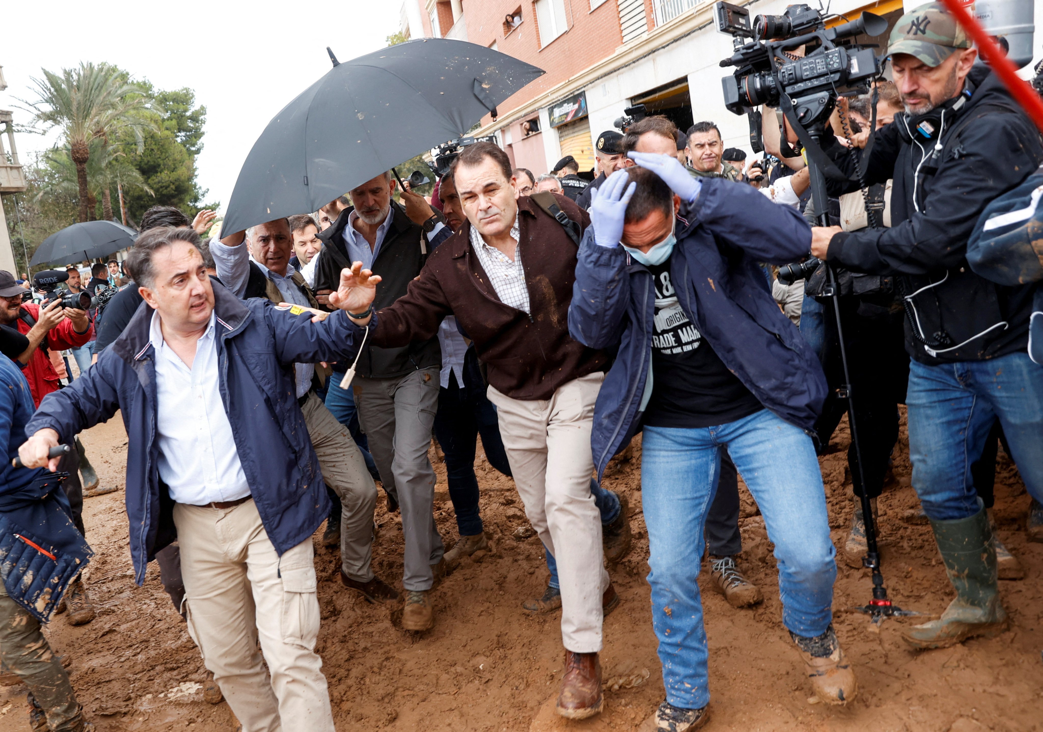 People throw mud at Spain’s King Felipe as he visits Paiporta, near Valencia, Spain. Photo: Reuters