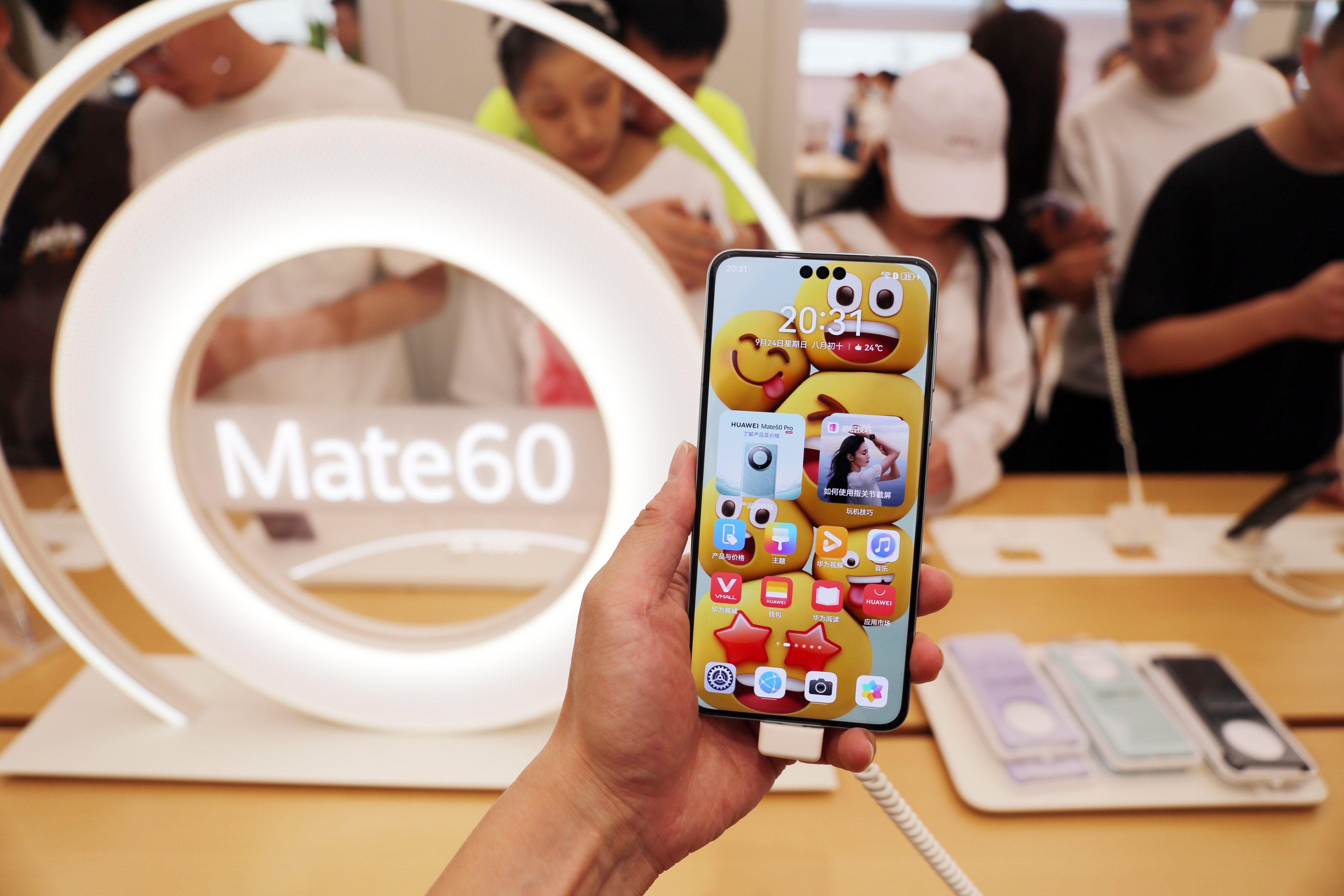 Shoppers look at the Huawei Mate 60 smartphone at one of the company’s flagship stores in Shanghai on September 24, 2023. Photo: NurPhoto via Getty Images