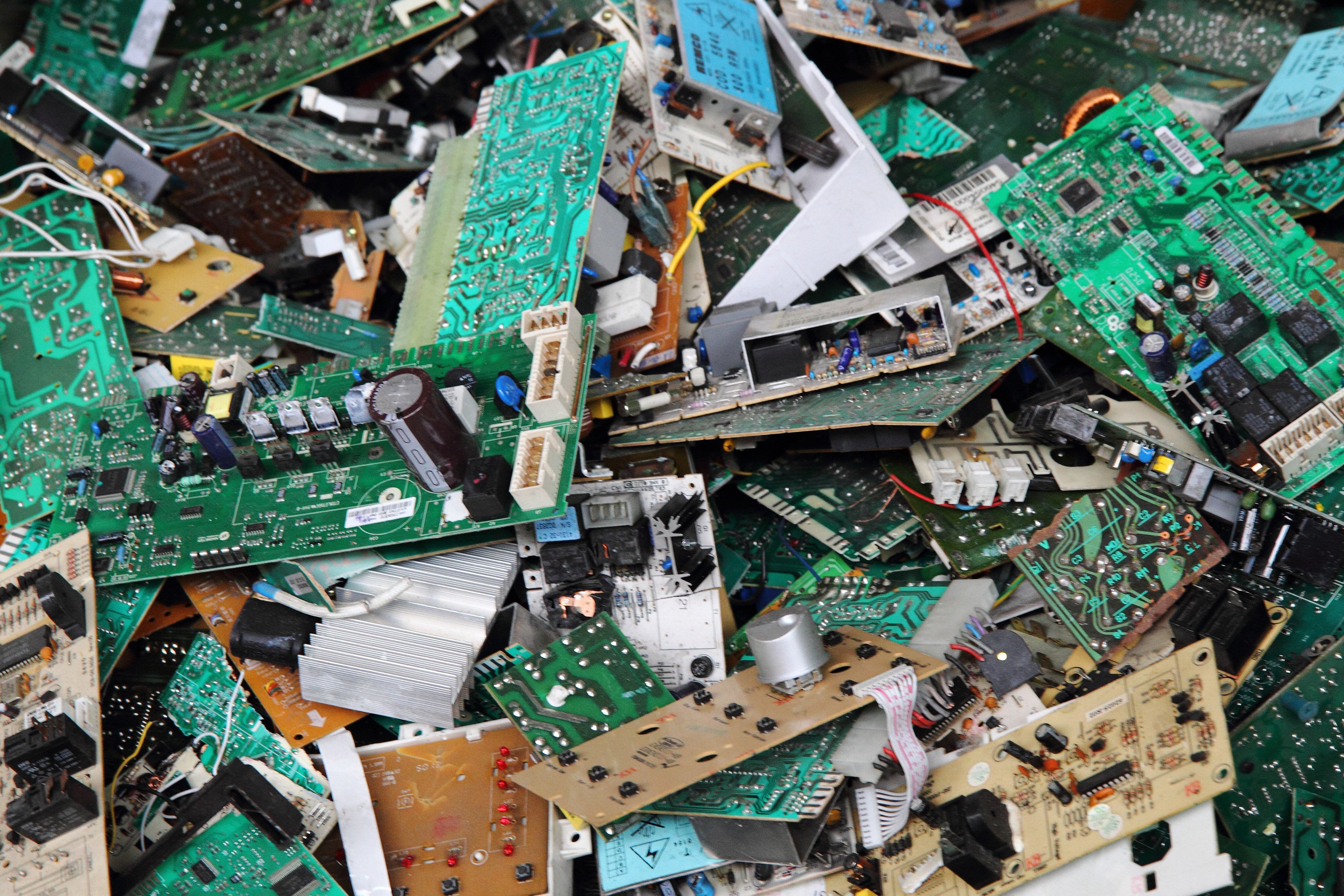 Without efforts to reduce it, electronic waste from AI is expected to see significant growth. Photo: Shutterstock