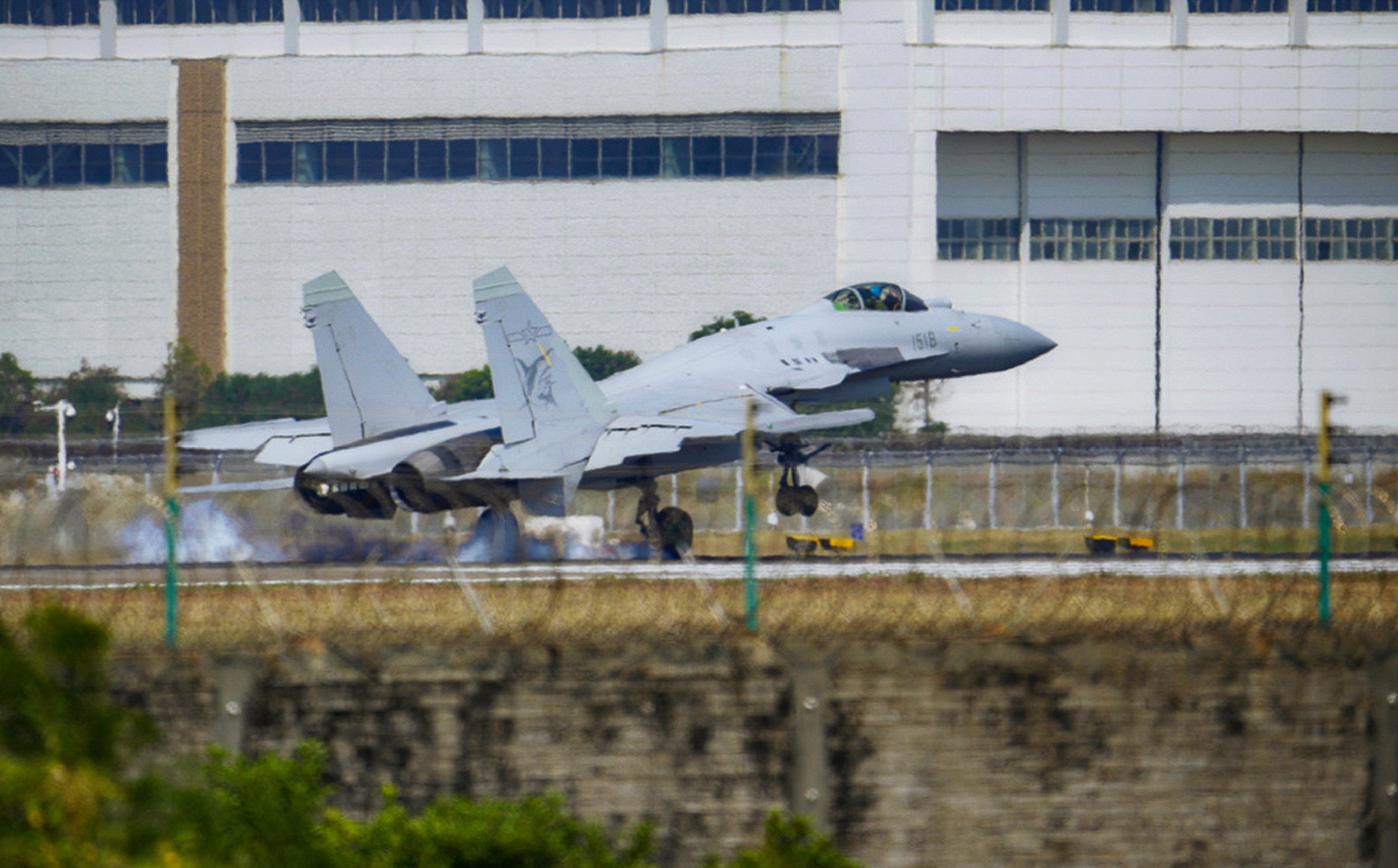 A PLA Navy J-15T fighter lands at Zhuhai on Wednesday. Photo: PLA