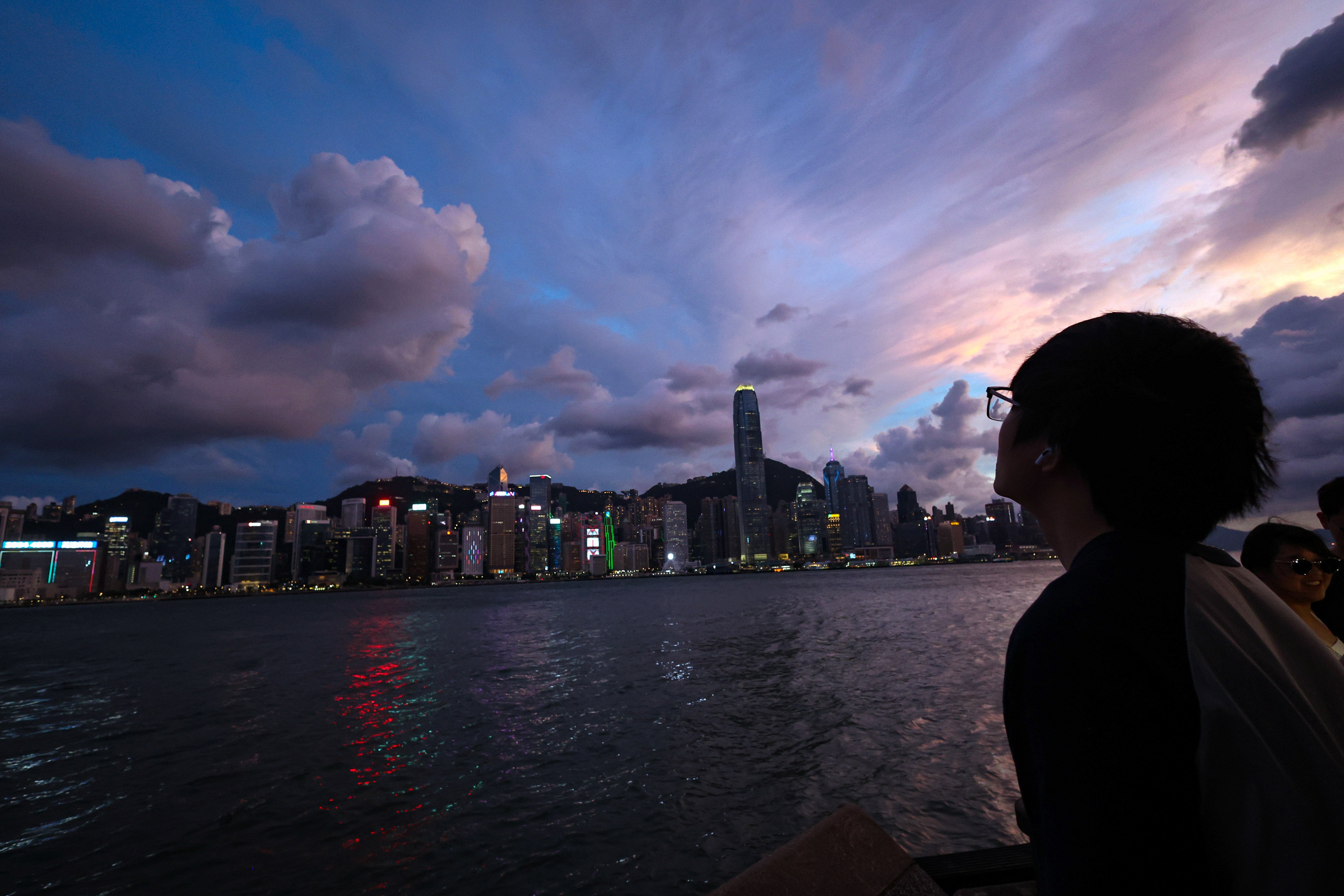 The Hong Kong Observatory may issue T1 warning over the weekend. Photo: Dickson Lee