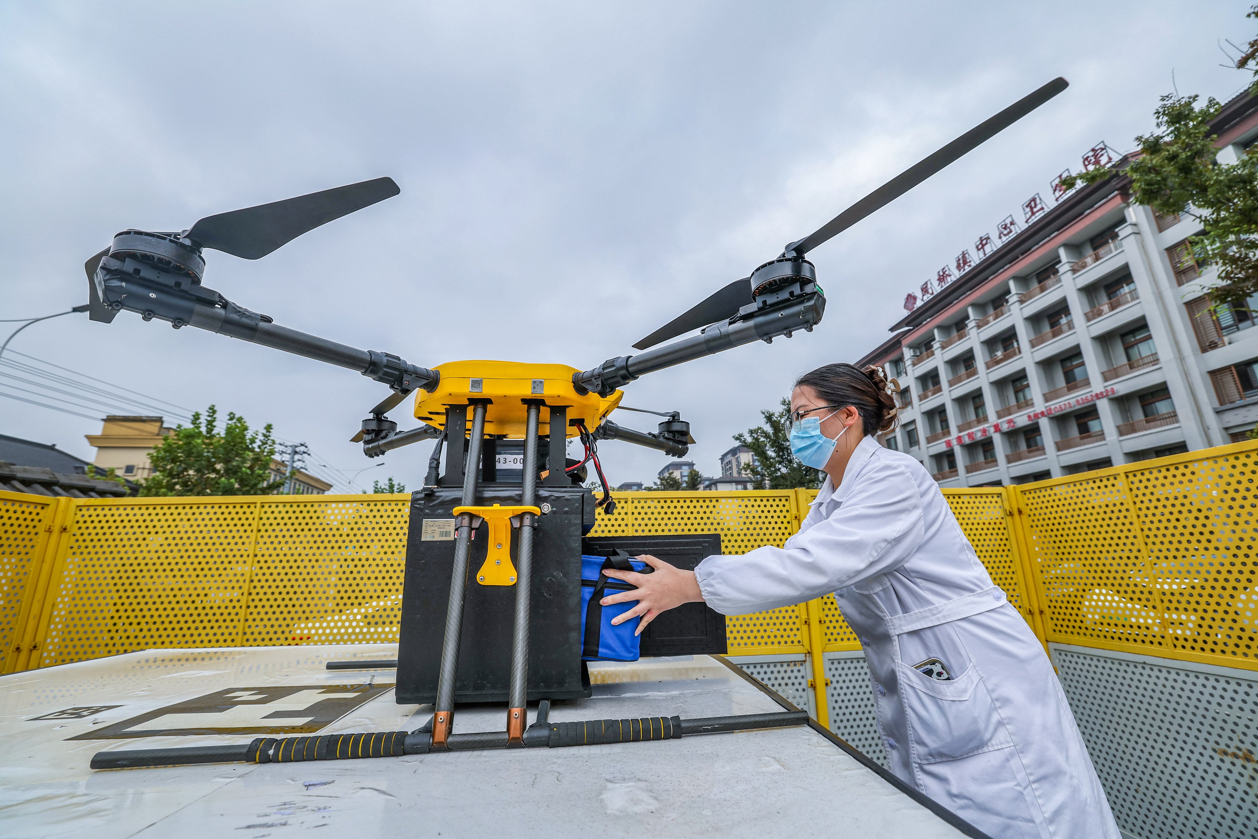 The Fengqiao Town Central Health Center in Nanhu District, Jiaxing City, uses drones to deliver medicines to the villages under its jurisdiction. Photo: Xinhua