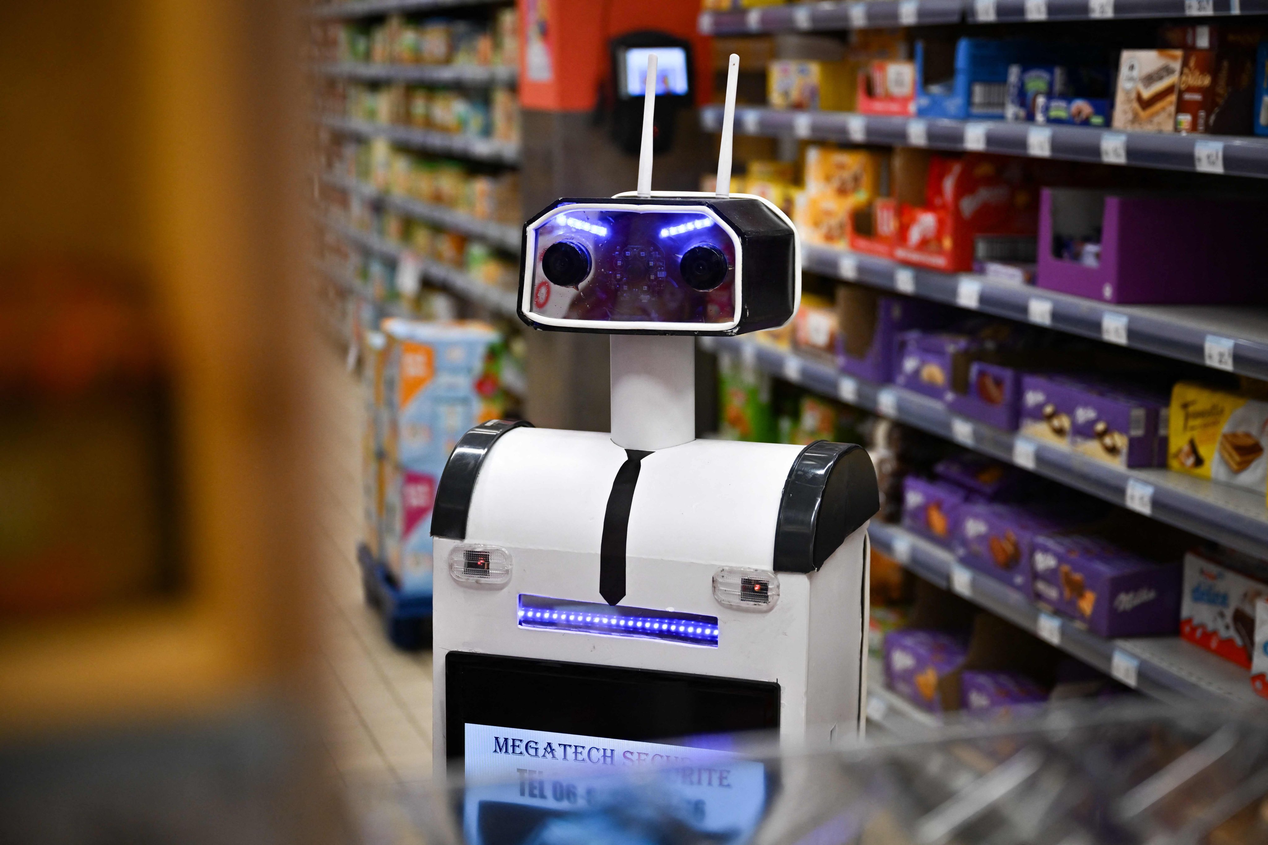 A “security guard” robot named Windy is seen in a supermarket in Le Havre, northwest France, on November 5. Photo: AFP