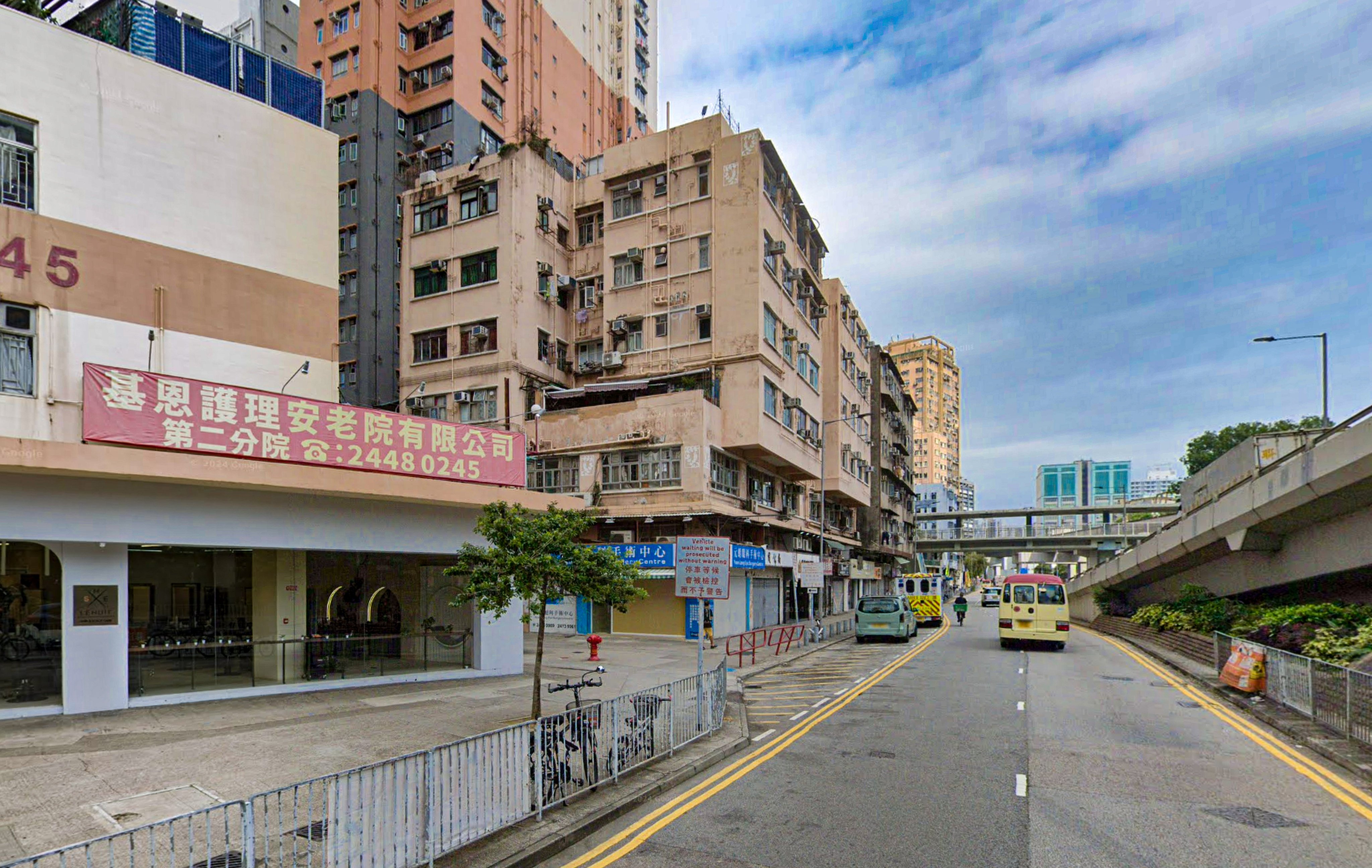 The woman was crossing On Lok Road in Yuen Long. Photo: Google Maps