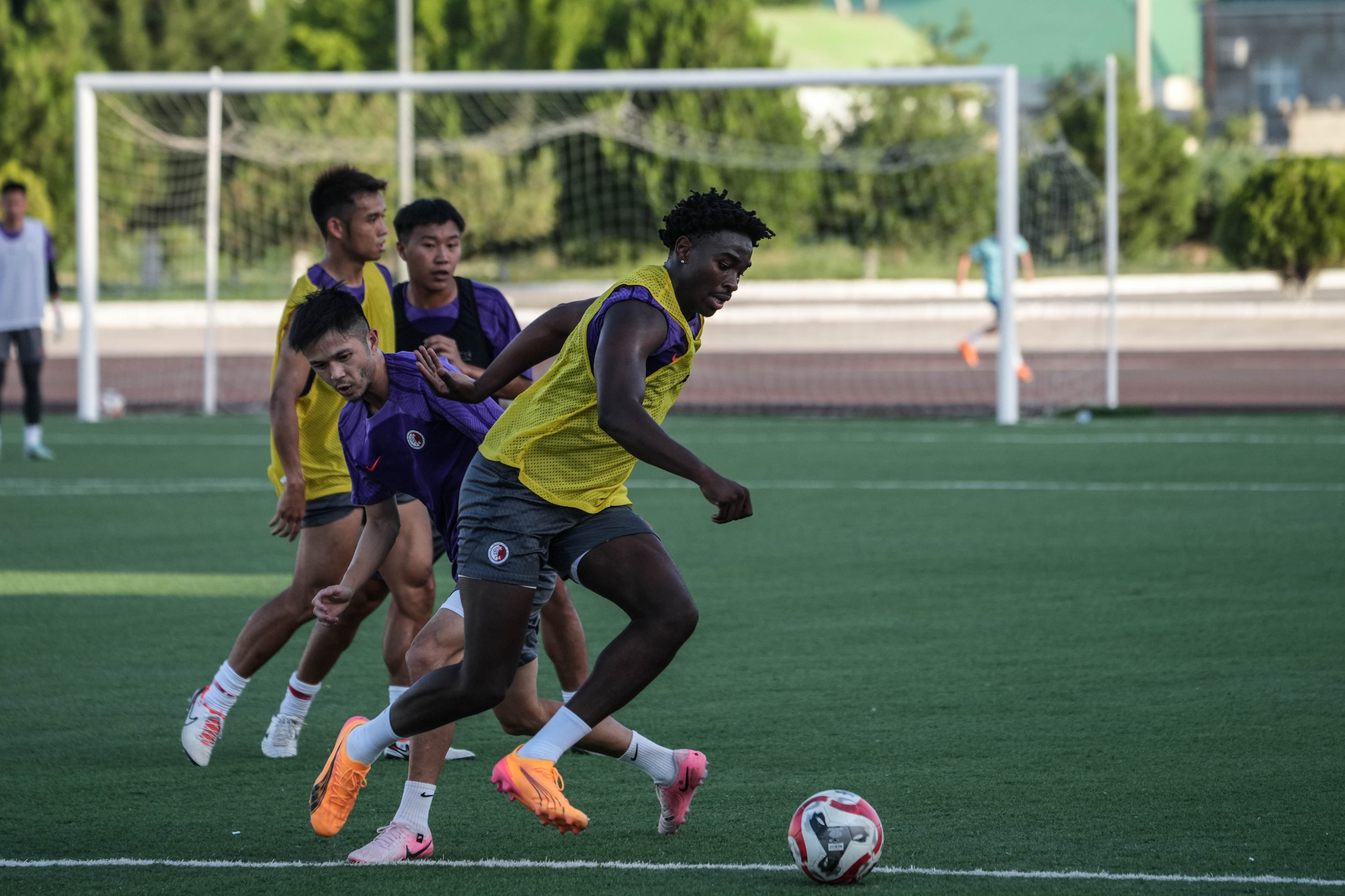 Michael Udebuluzor fends of Philip Chan during preparations for June’s match in Turkmenistan. Photo: HKFA