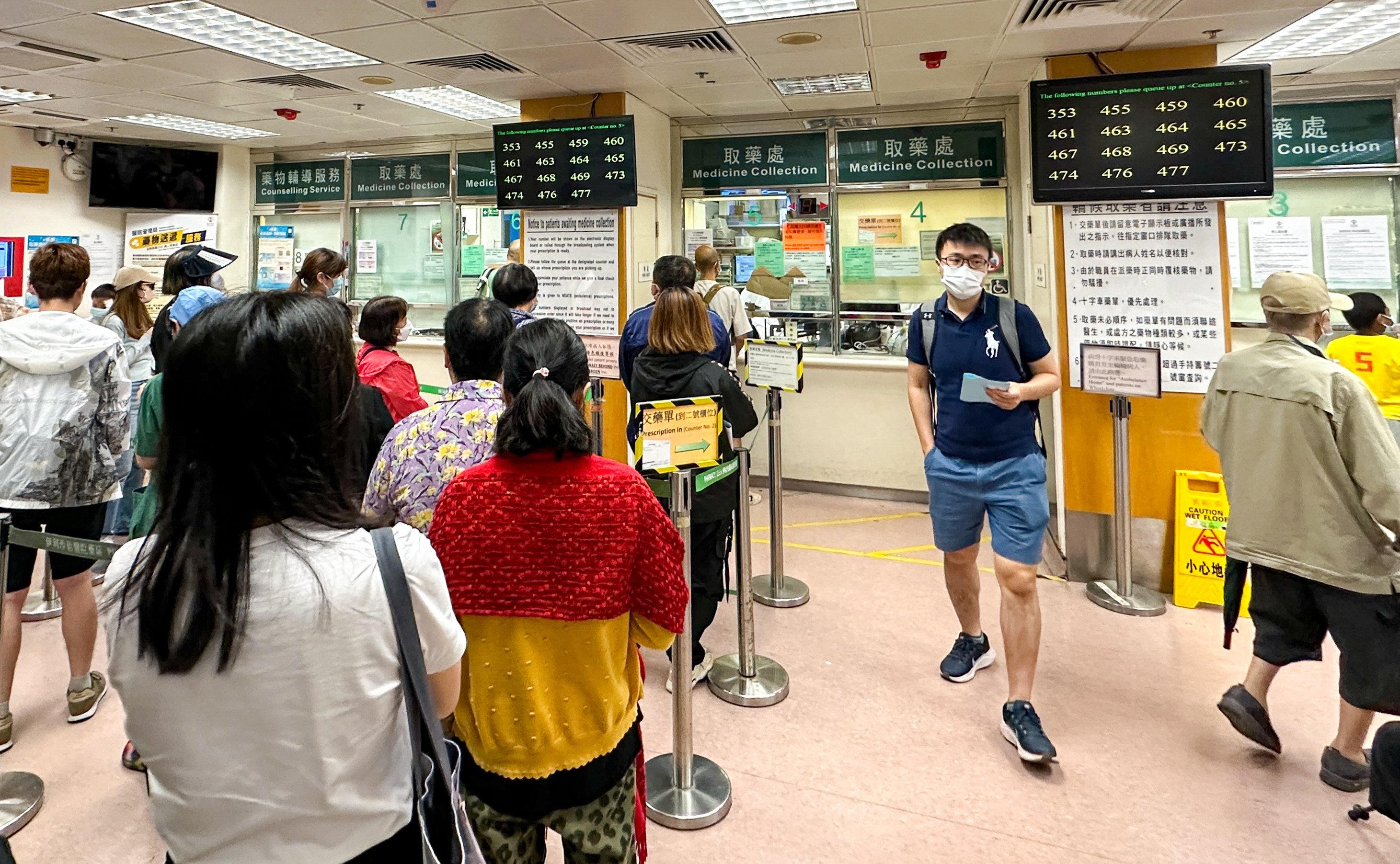 Patients wait in line at the pharmacy at Queen Elizabeth Hospital in Yau Ma Tei. Photo: Jelly Tse