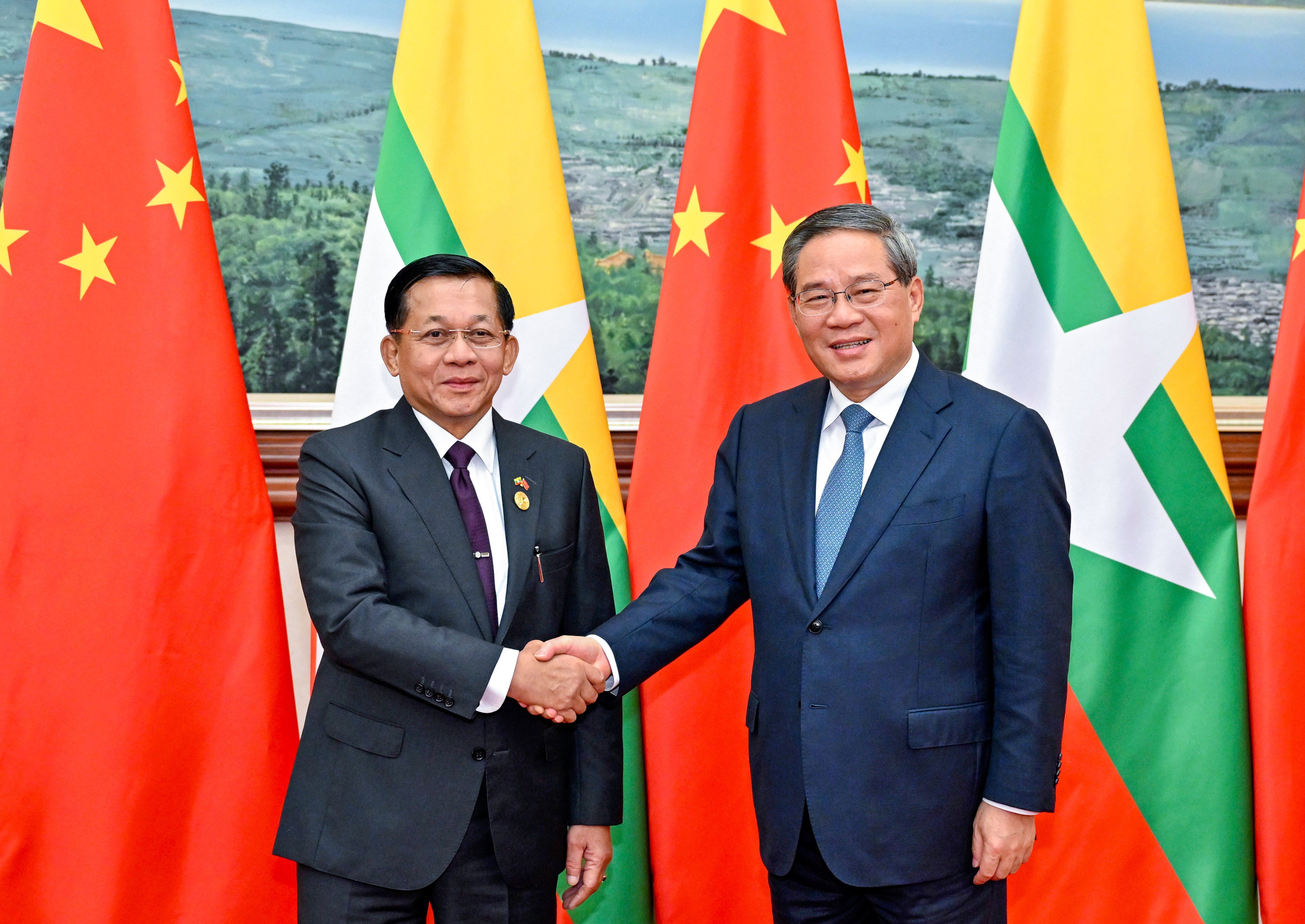 Chinese Premier Li Qiang (right) meets Myanmar’s military leader Min Aung Hlaing in Kunming on Wednesday. Photo: Xinhua