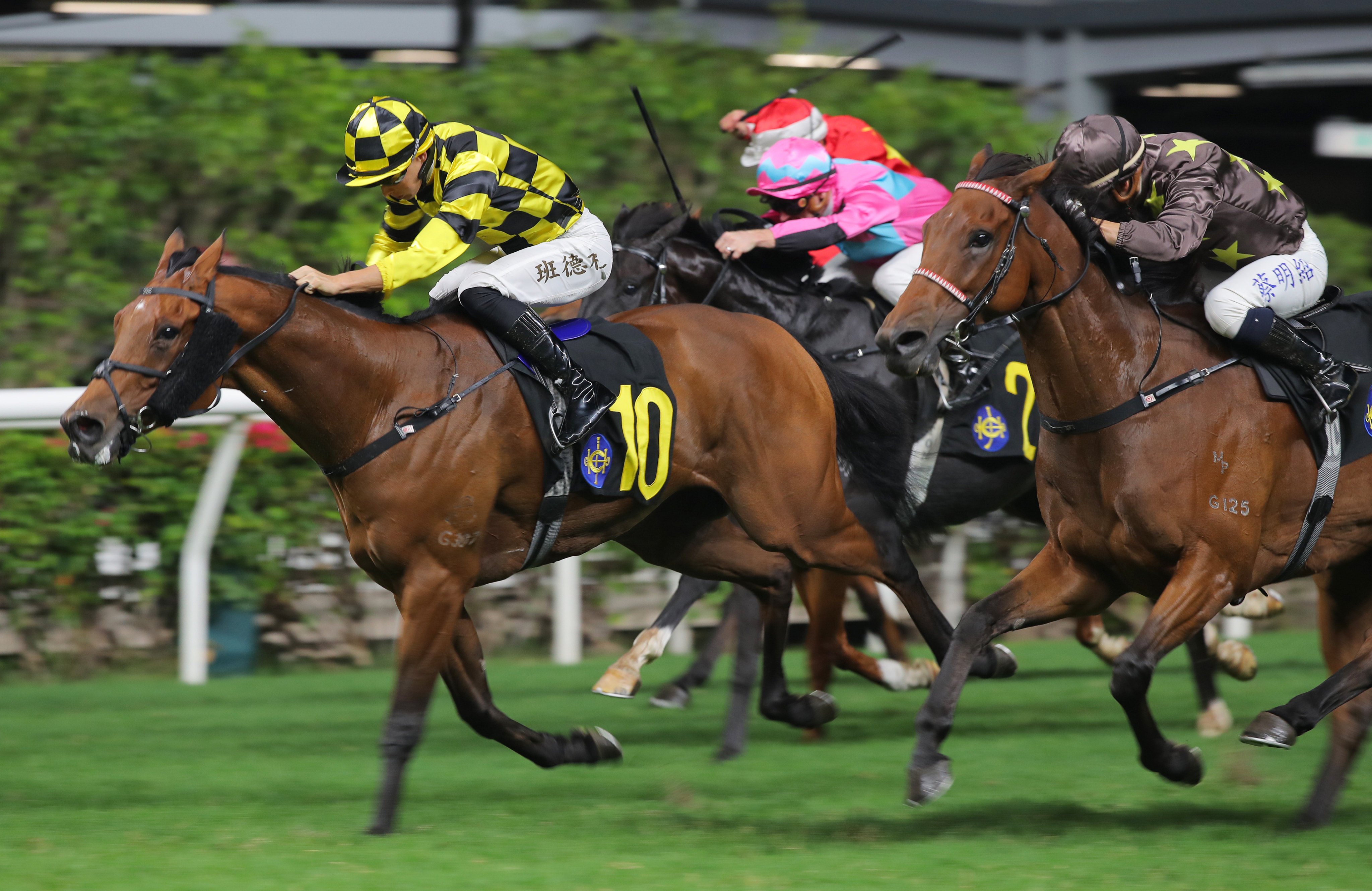 Prince Alex salutes at Happy Valley on Wednesday night. Photos: Kenneth Chan