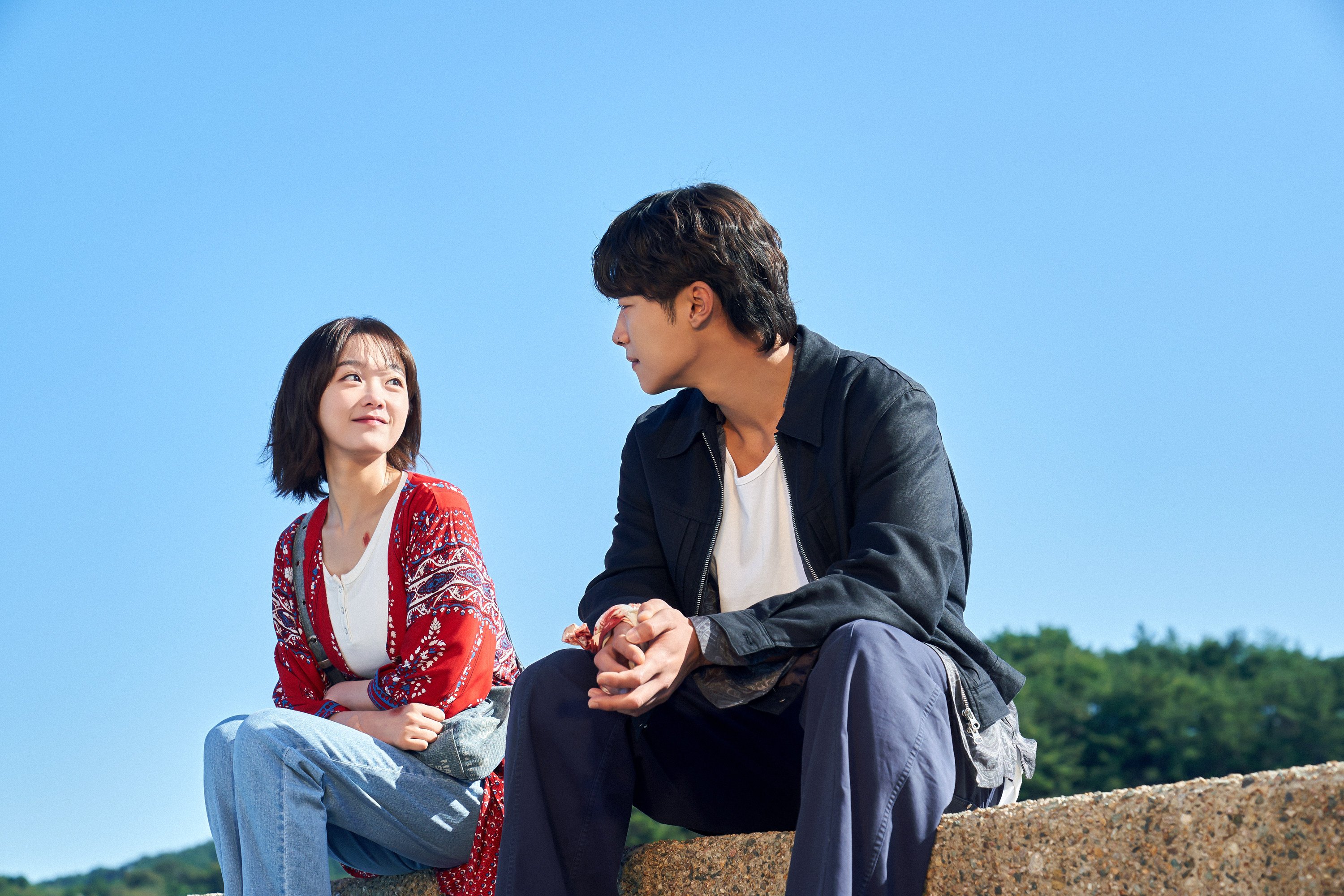 Lee You-mi (left) as Jae-mi and Woo Do-hwan as Hae-jo in a still from Mr. Plankton. Photo: Netflix