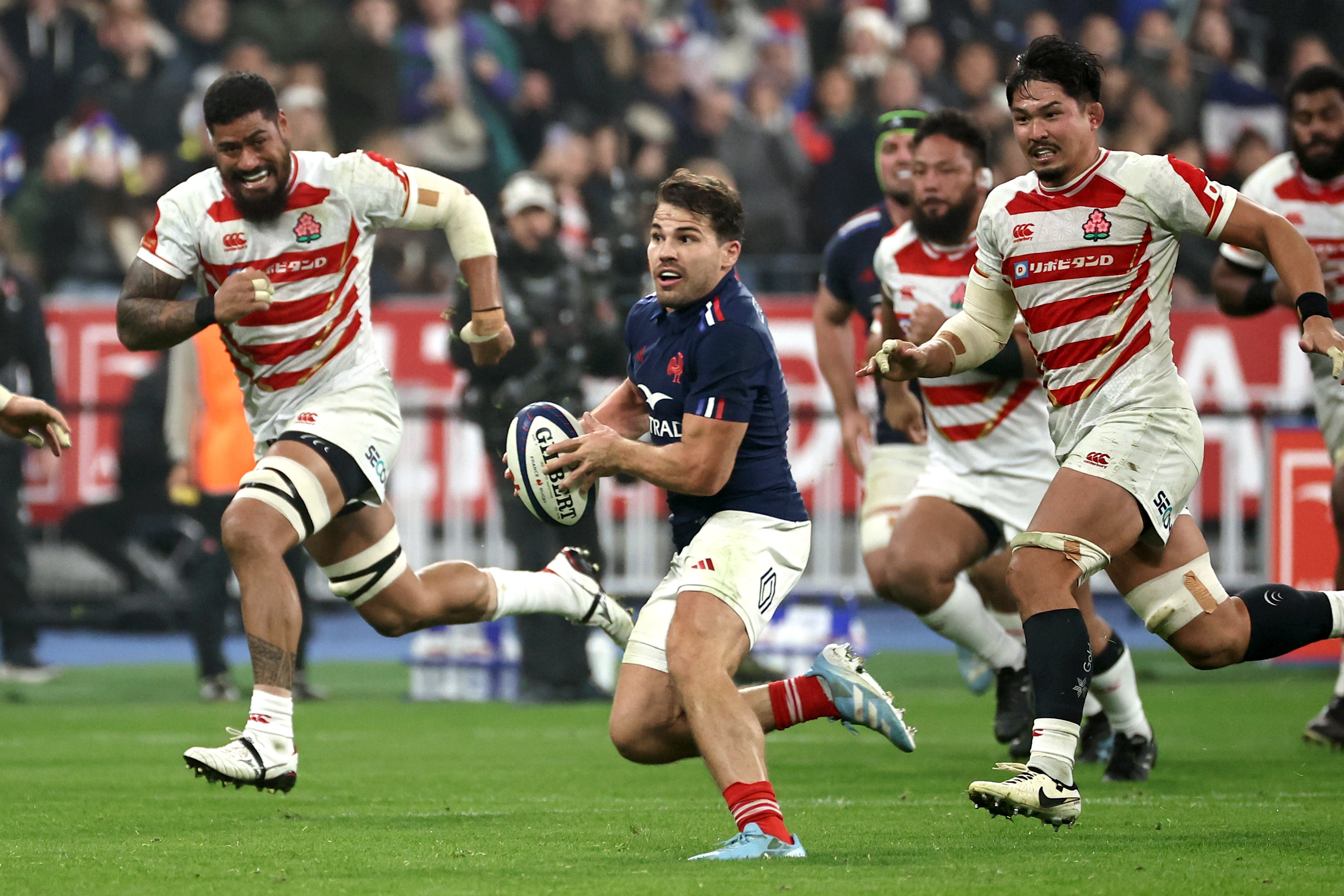 France’s Olympic 7s hero Antoine Dupont provided two try-scoring assists in his team’s easy win in Paris on his return to 15-a-side rugby. Photo: EPA-EFE