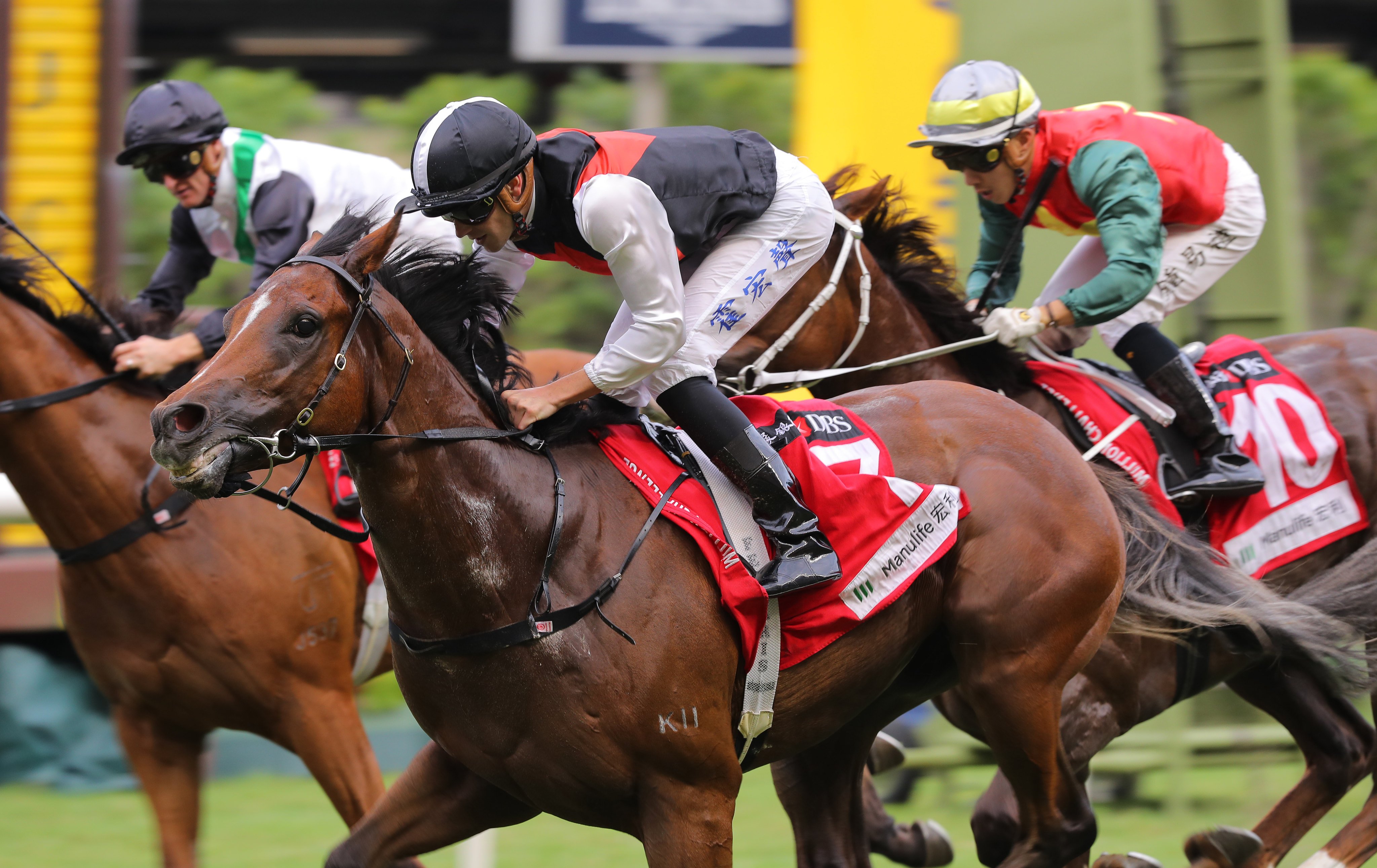 Young Emperor salutes on debut, with Romantic Son second. Photo: Kenneth Chan