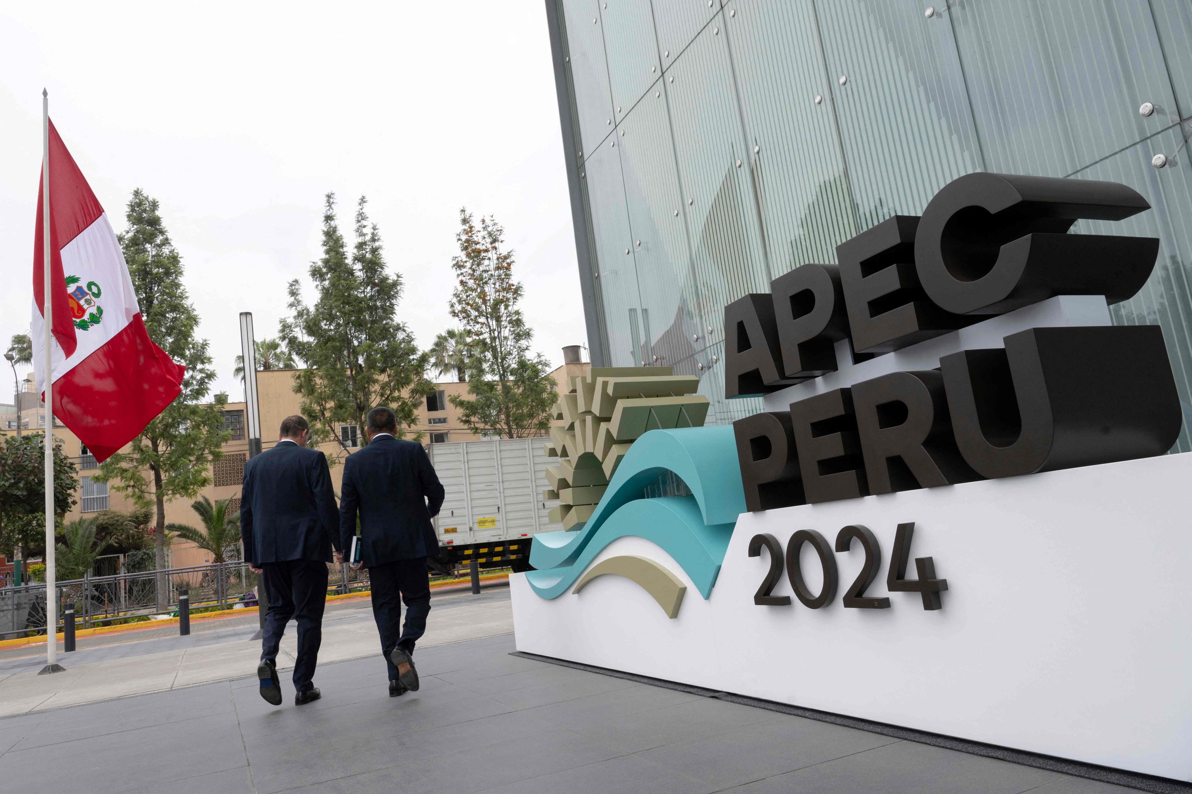 The entrance of the Lima Convention Center, part of the government complex where the Asia-Pacific Economic Cooperation (Apec) summit is taking place this week. Peru: AFP