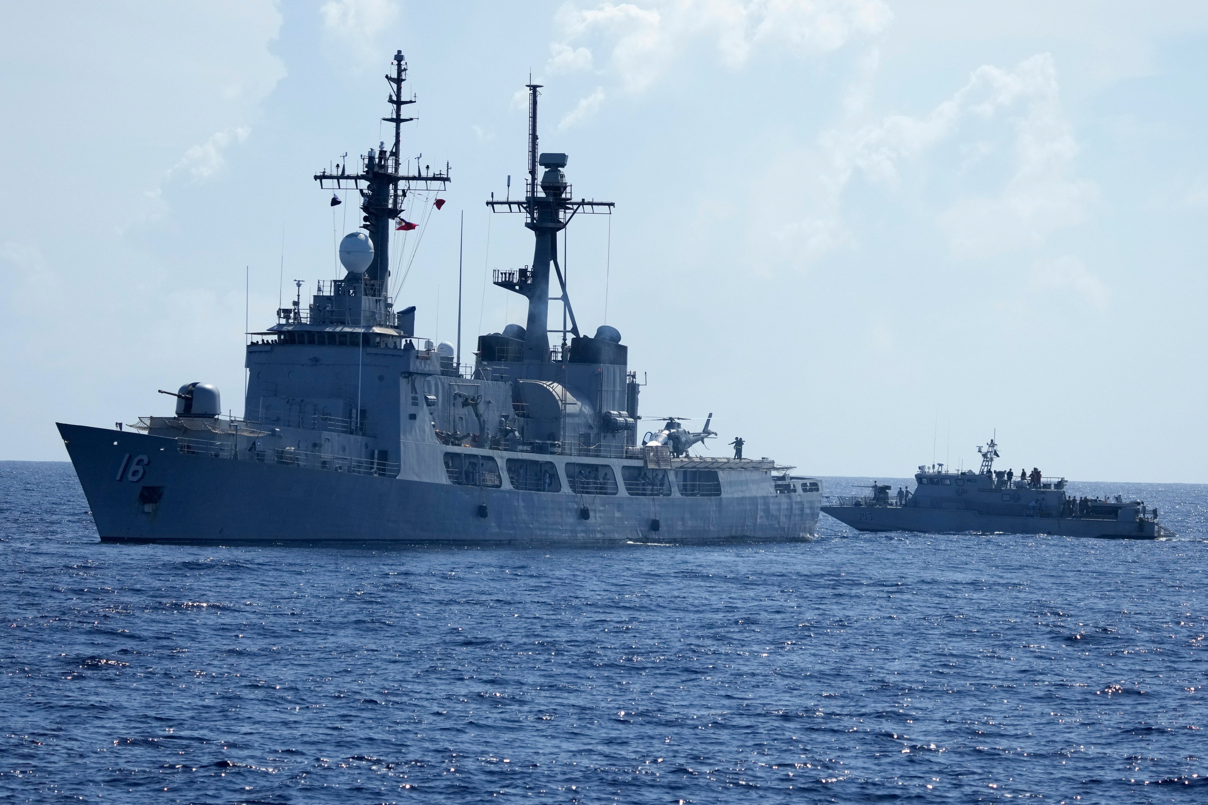 Philippine Navy ship BRP Ramon Alcaraz PS16 and a fast attack interdiction craft Domingo Deluana participate in a drill in the South China Sea. Photo: AP