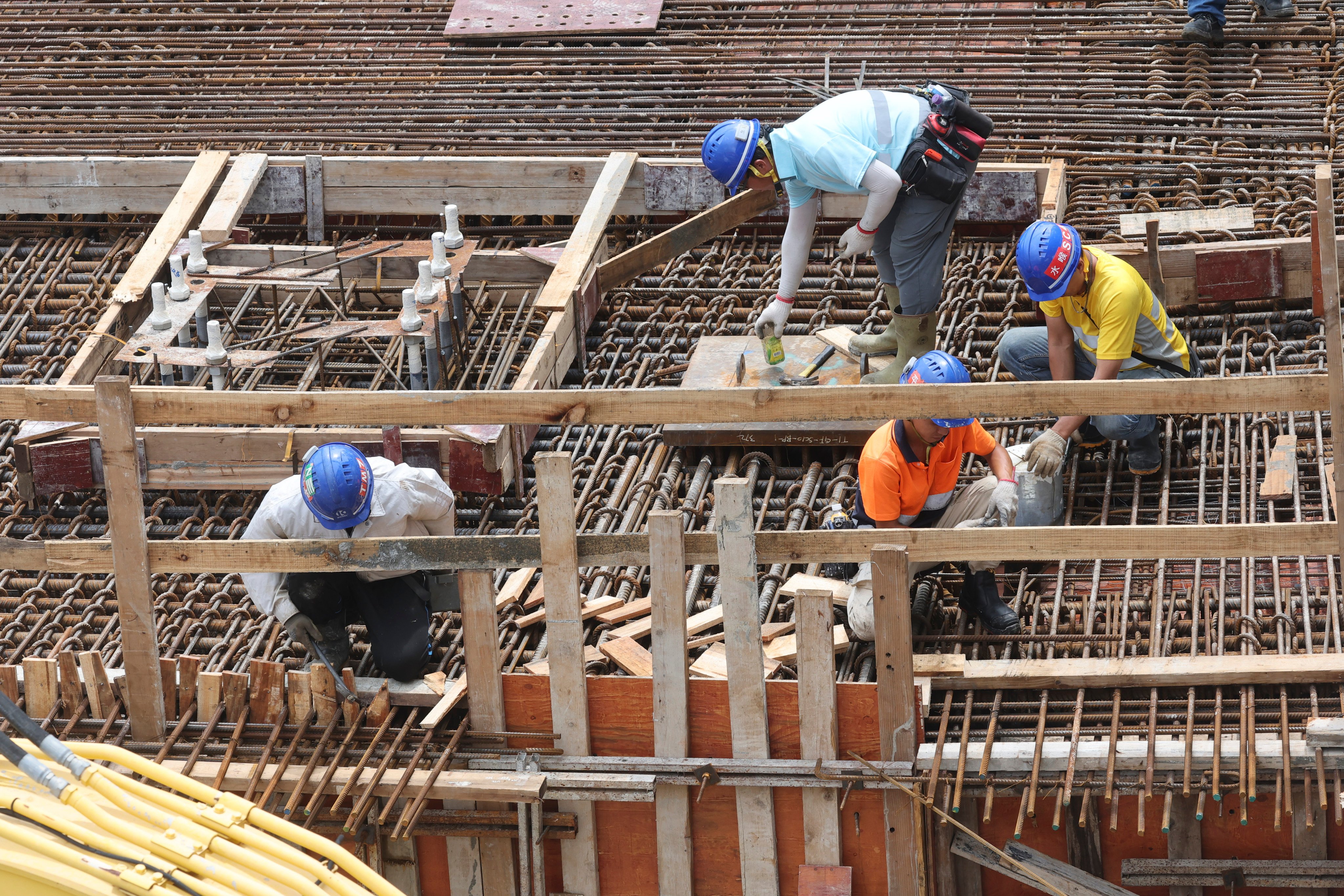 A workers’ rights advocate says Hong Kong’s multilayered subcontracting system is also to blame for poor site safety. Photo:  Edmond So