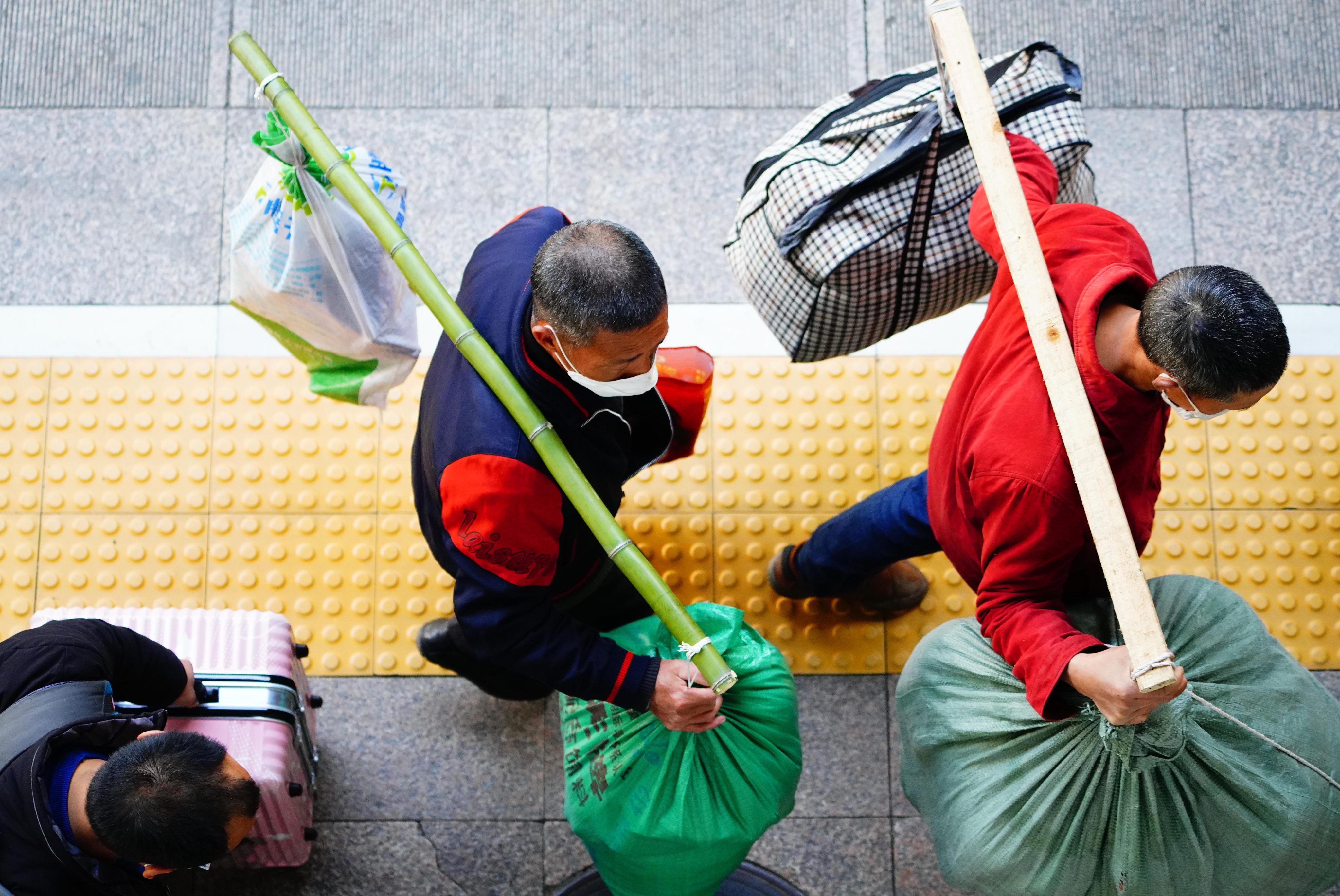 Migrant workers arrive at Beijing West Railway Station in February 2020.  Photo: Xinhua